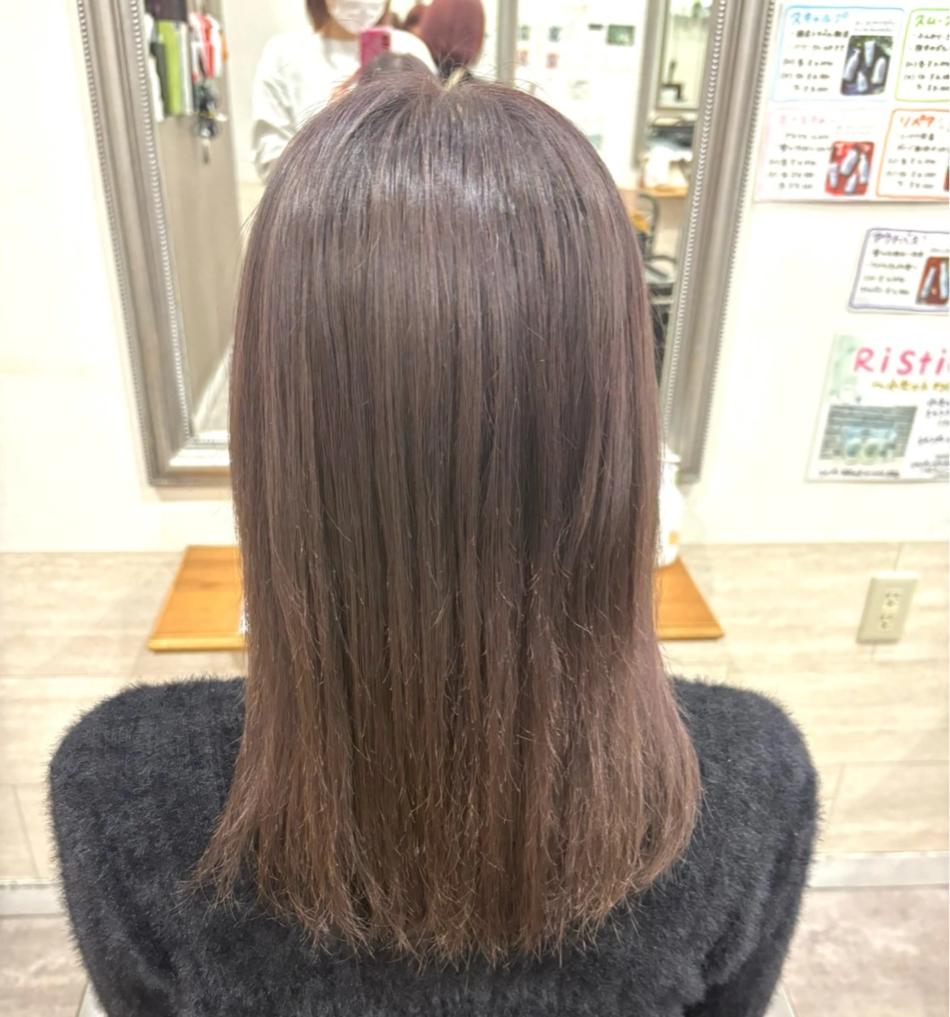 セミロング カラー 堀川 希歩のヘアスタイル