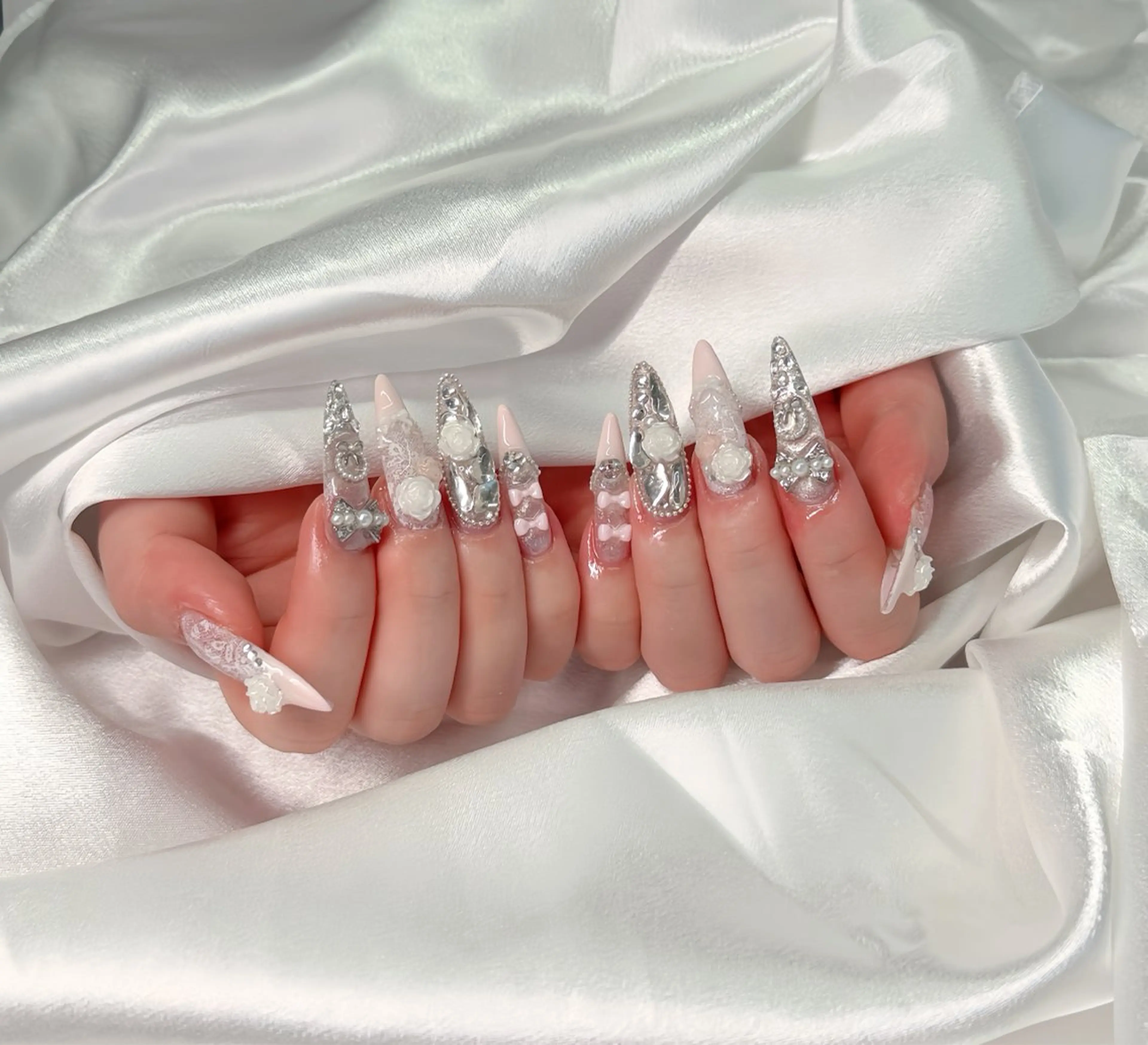 ネイル オーロラネイル チークネイル フットネイル フレンチネイル ジェルネイル ハンドネイル Havi Nailsのネイルデザイン
