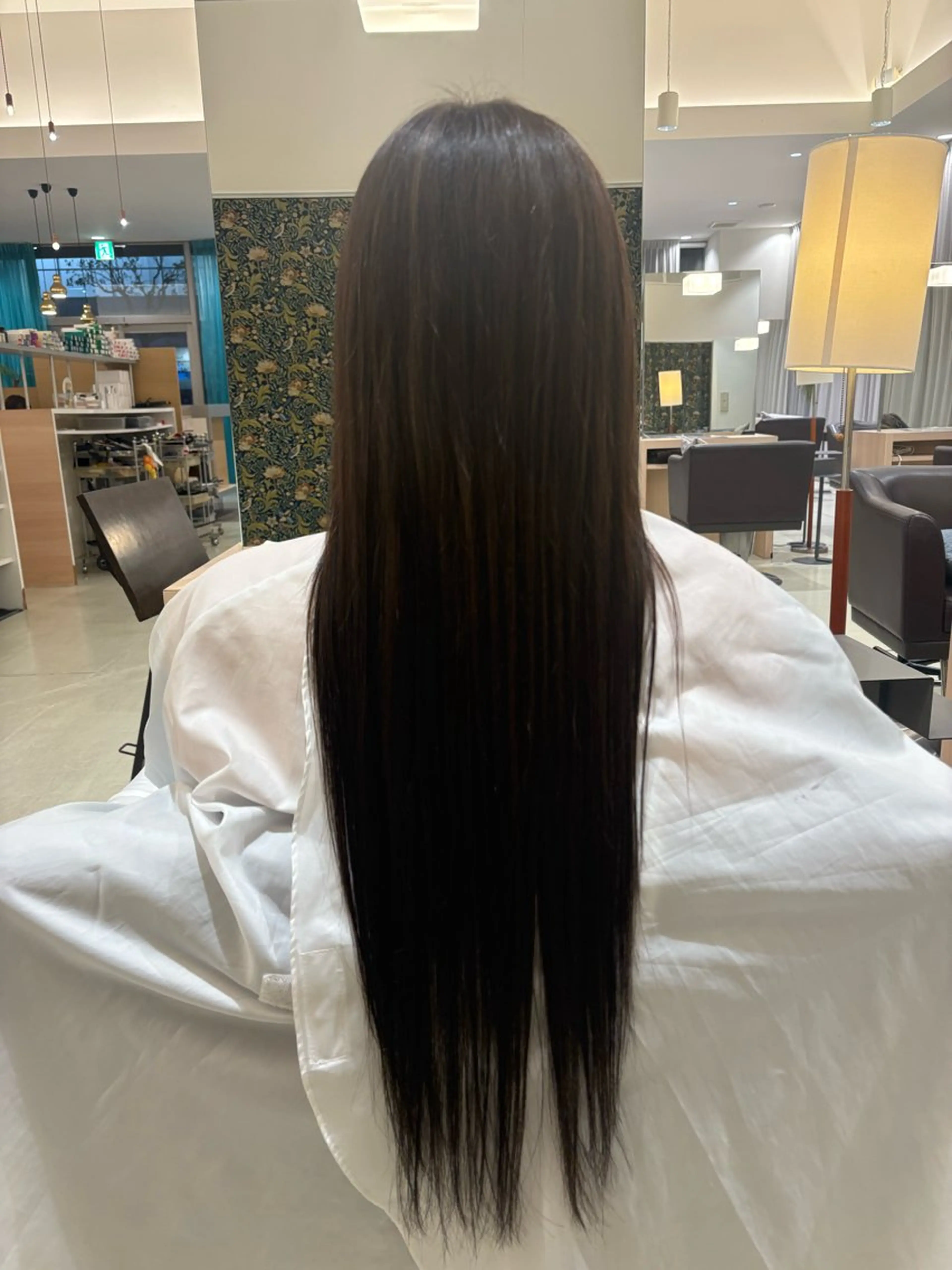 ロング ハイライト 寺岡 美結希のヘアスタイル