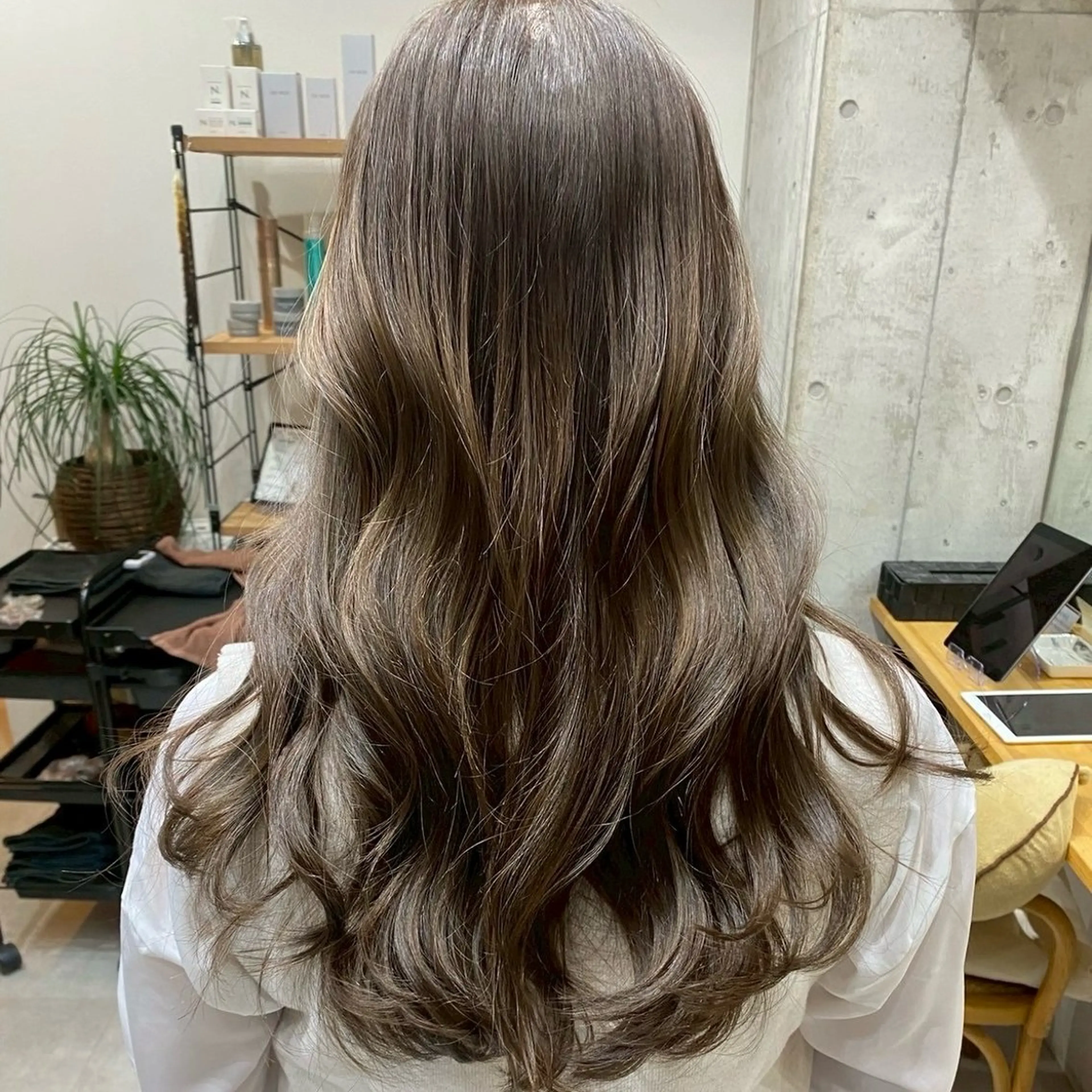 ロング カラー カット ヘアカラー トリートメント ブリーチなし 暖色カラー/井上あいのヘアスタイル