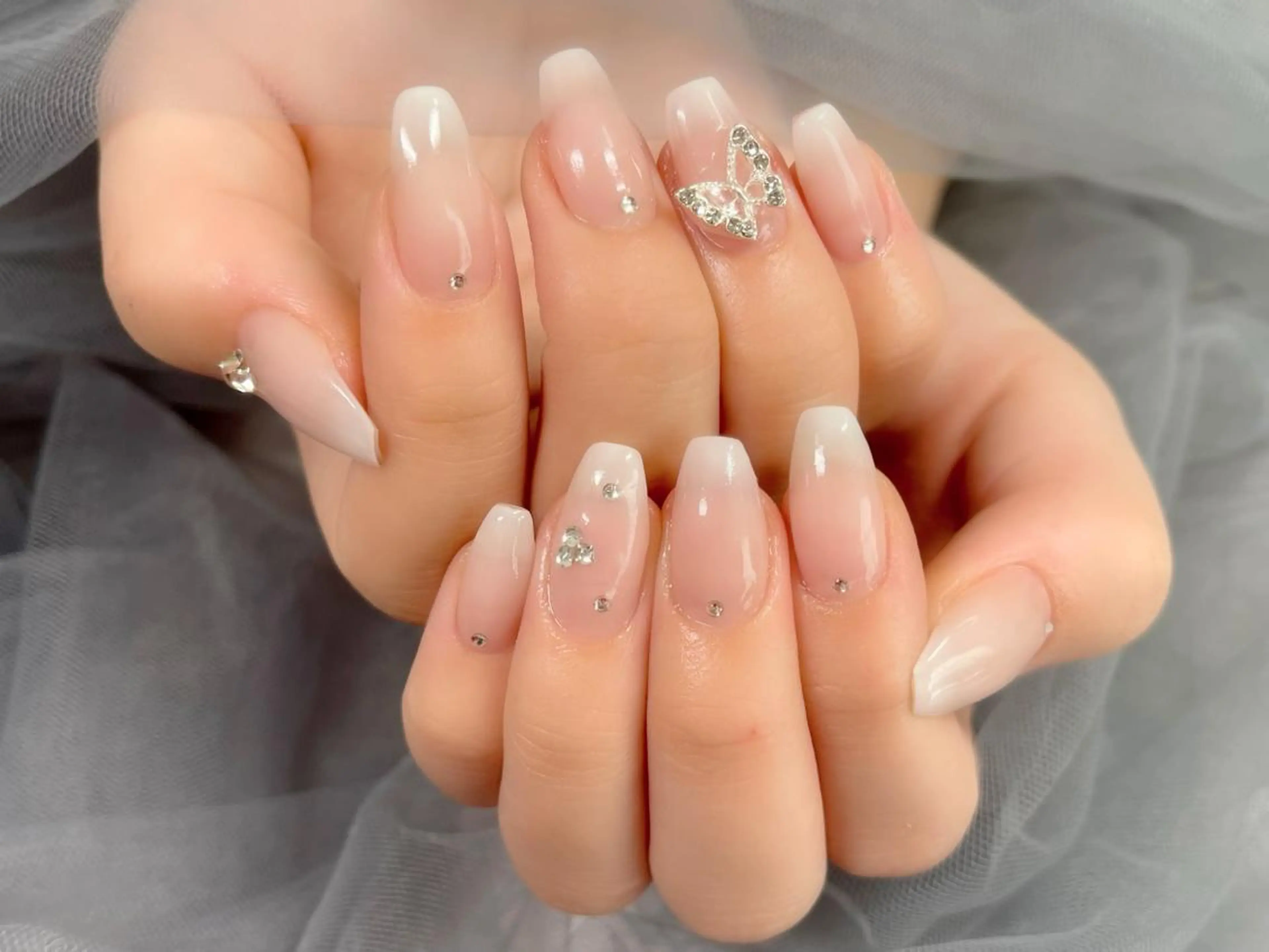 ネイル シンプルネイル ストーンネイル ハンドネイル Nail Salon KURELLYのネイルデザイン