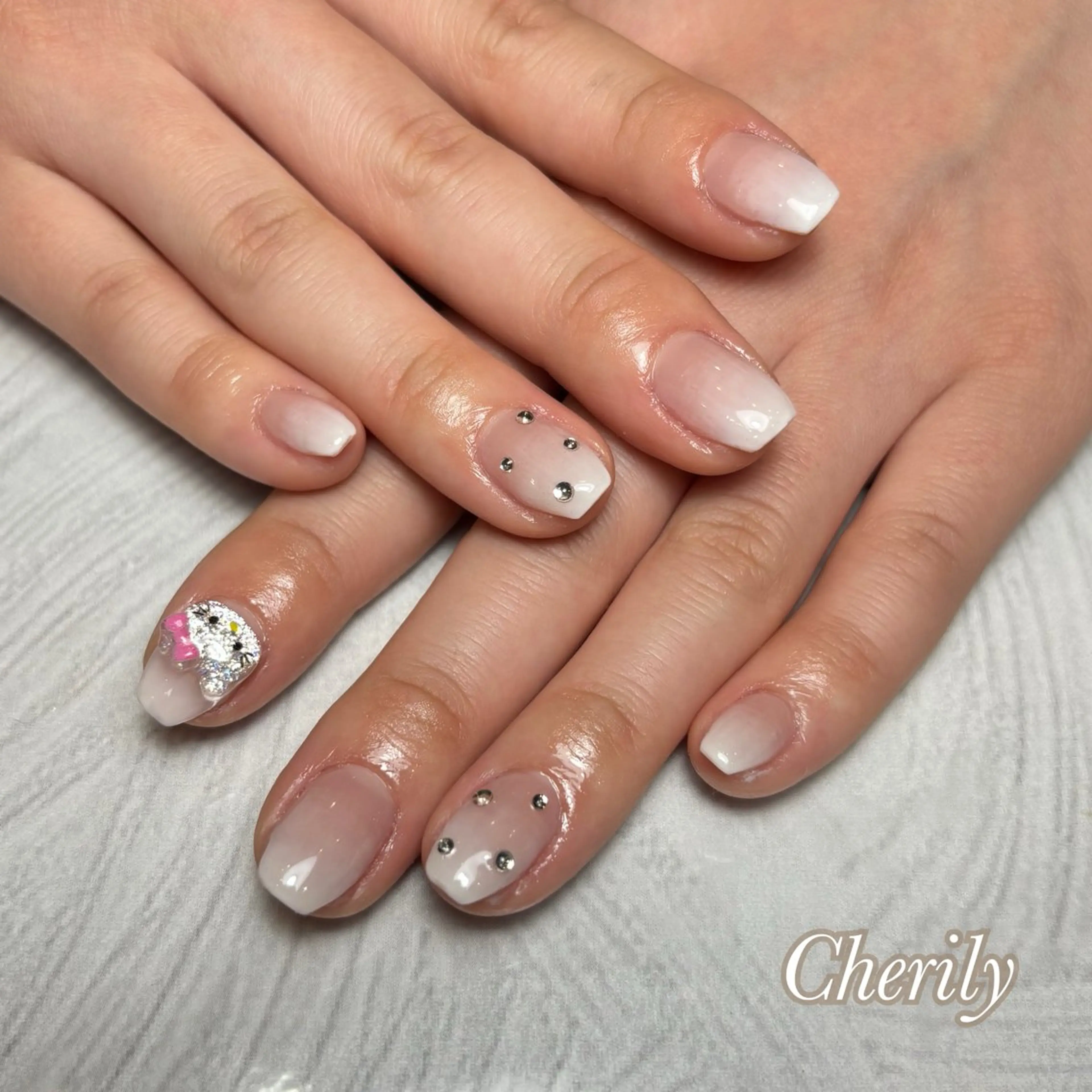 ネイル グラデーション ハンドネイル CHERILY SAKURAのネイルデザイン