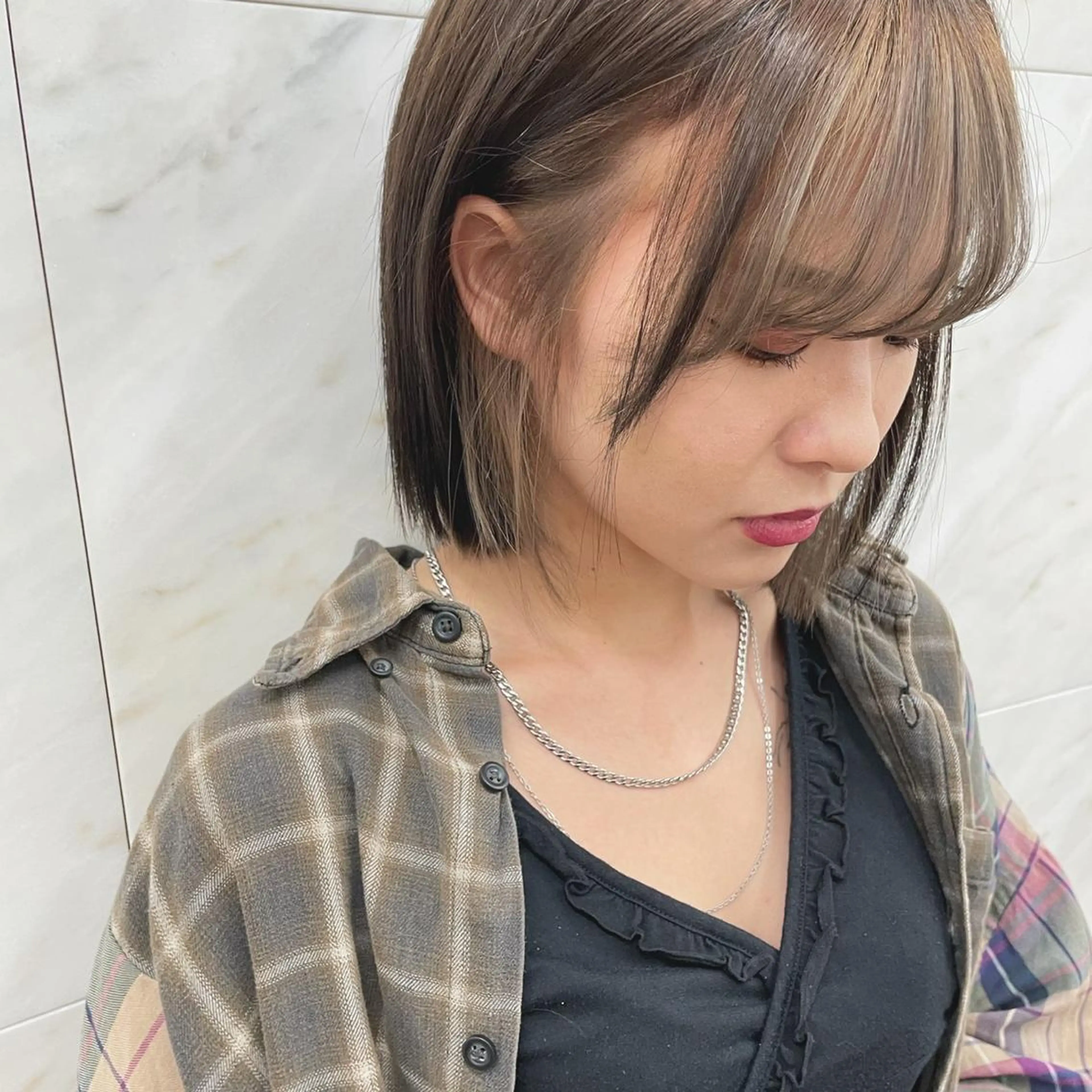 ミディアム カラー ヘアアレンジ ベージュカラー フォギーベージュ ハイライトカラー ハイトーンカラー インナーカラー N° uairo 川崎店【ユアイロ】のヘアスタイル