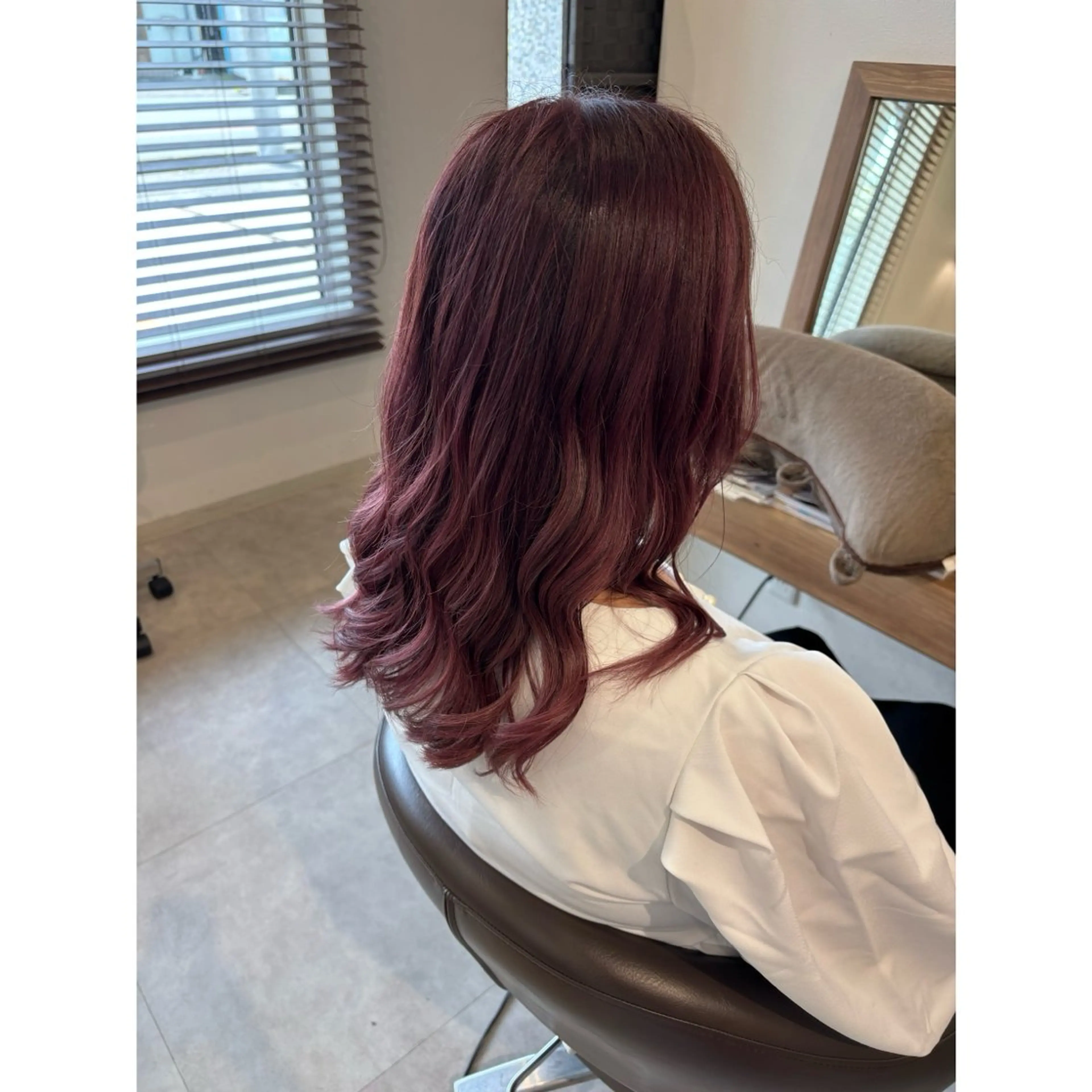 セミロング カット ヘアカラー 阿部 美咲のヘアスタイル