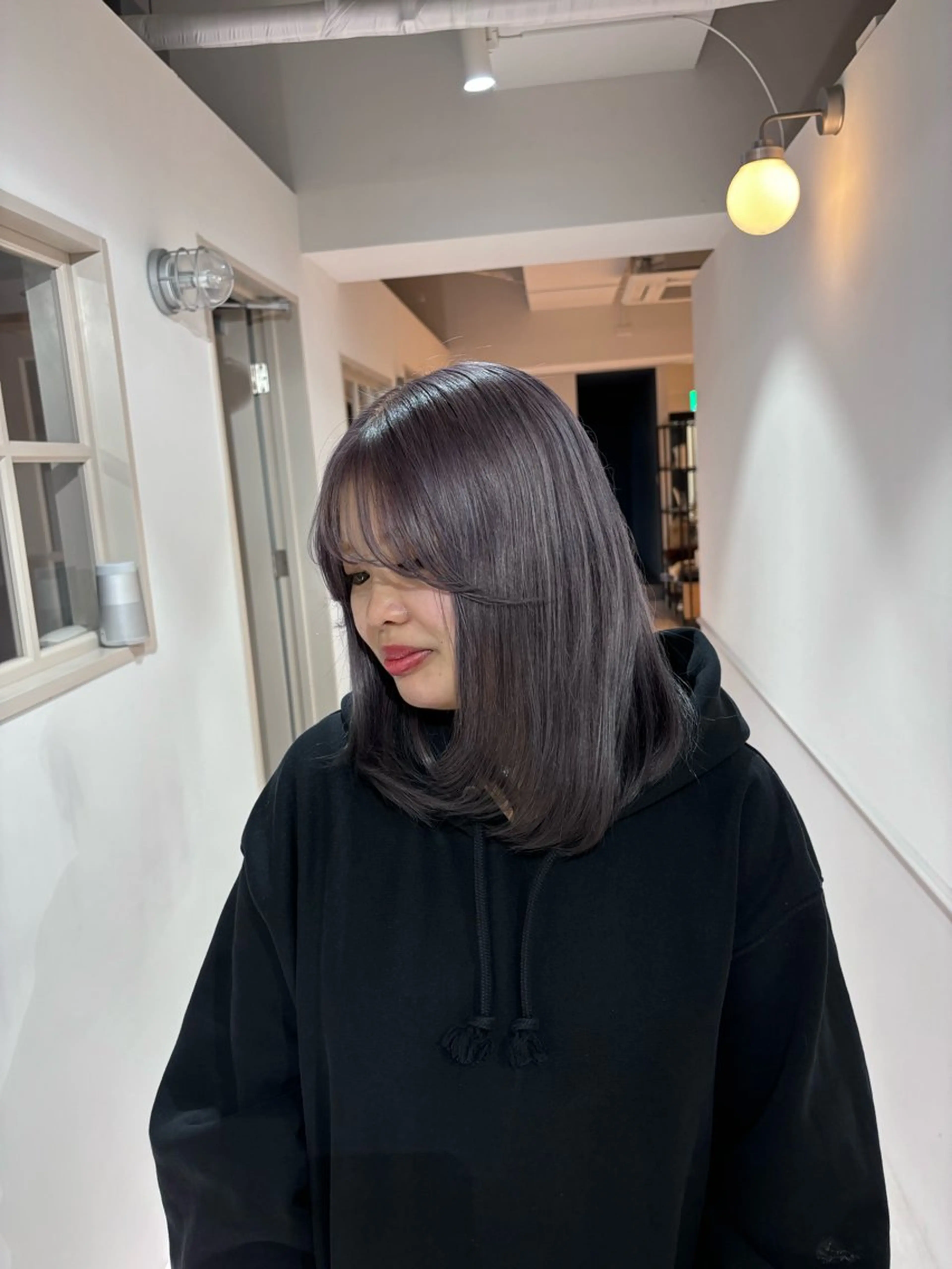 カラー ニトウ レイナのヘアスタイル