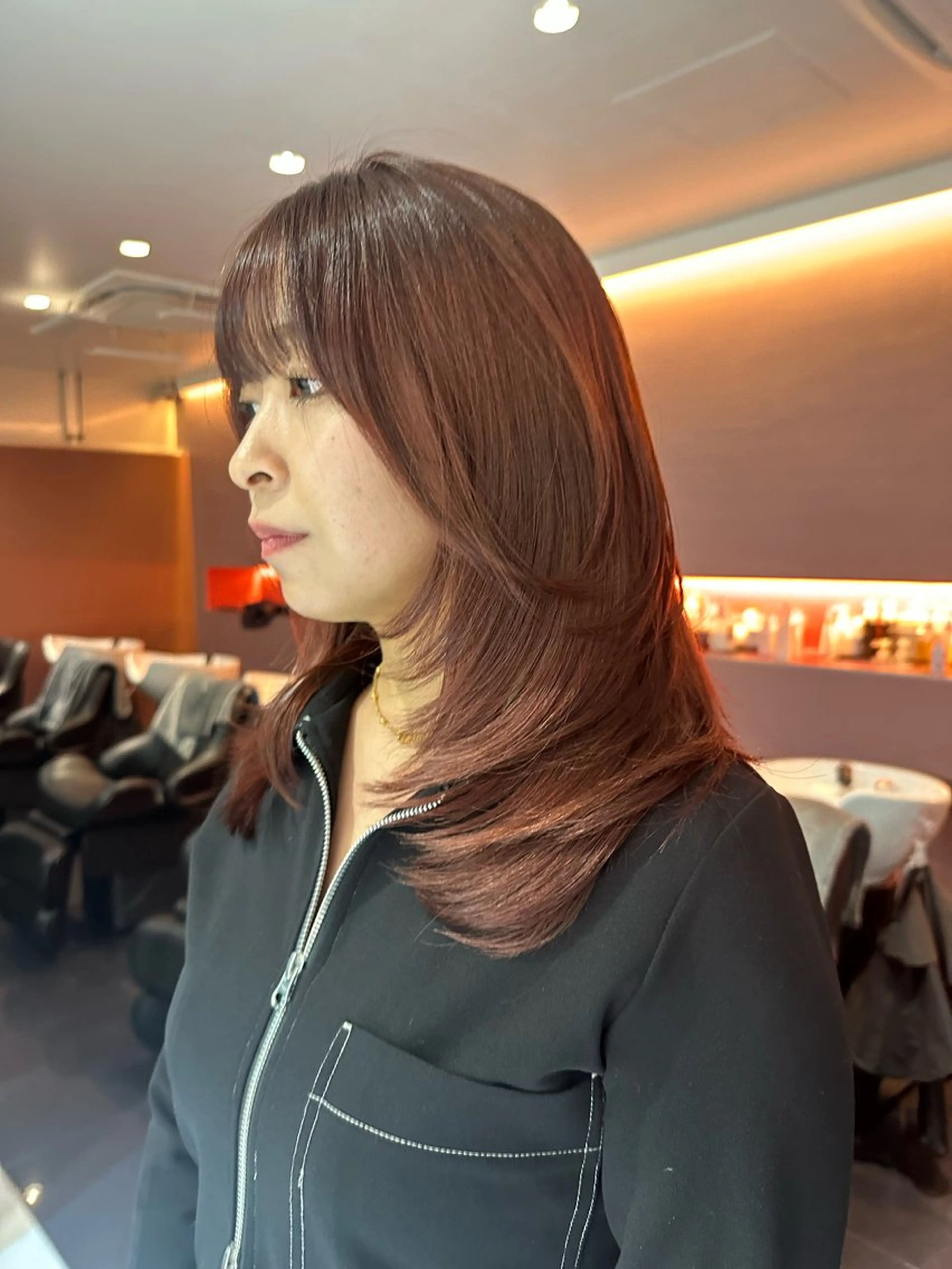 ミディアム カット トリートメント レイヤーカット 透明感カラーのヘアスタイル