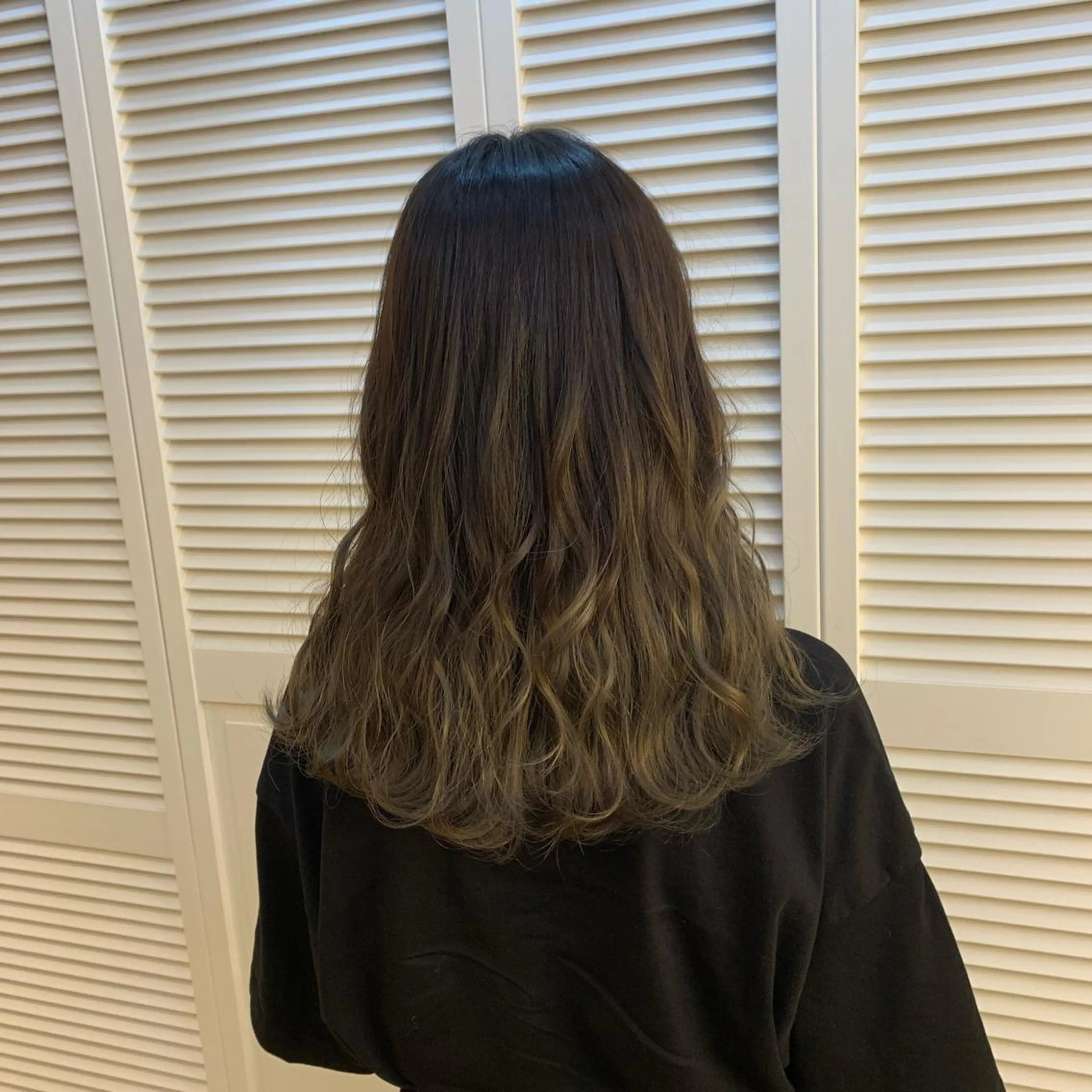 カラー 天野 利咲のヘアスタイル