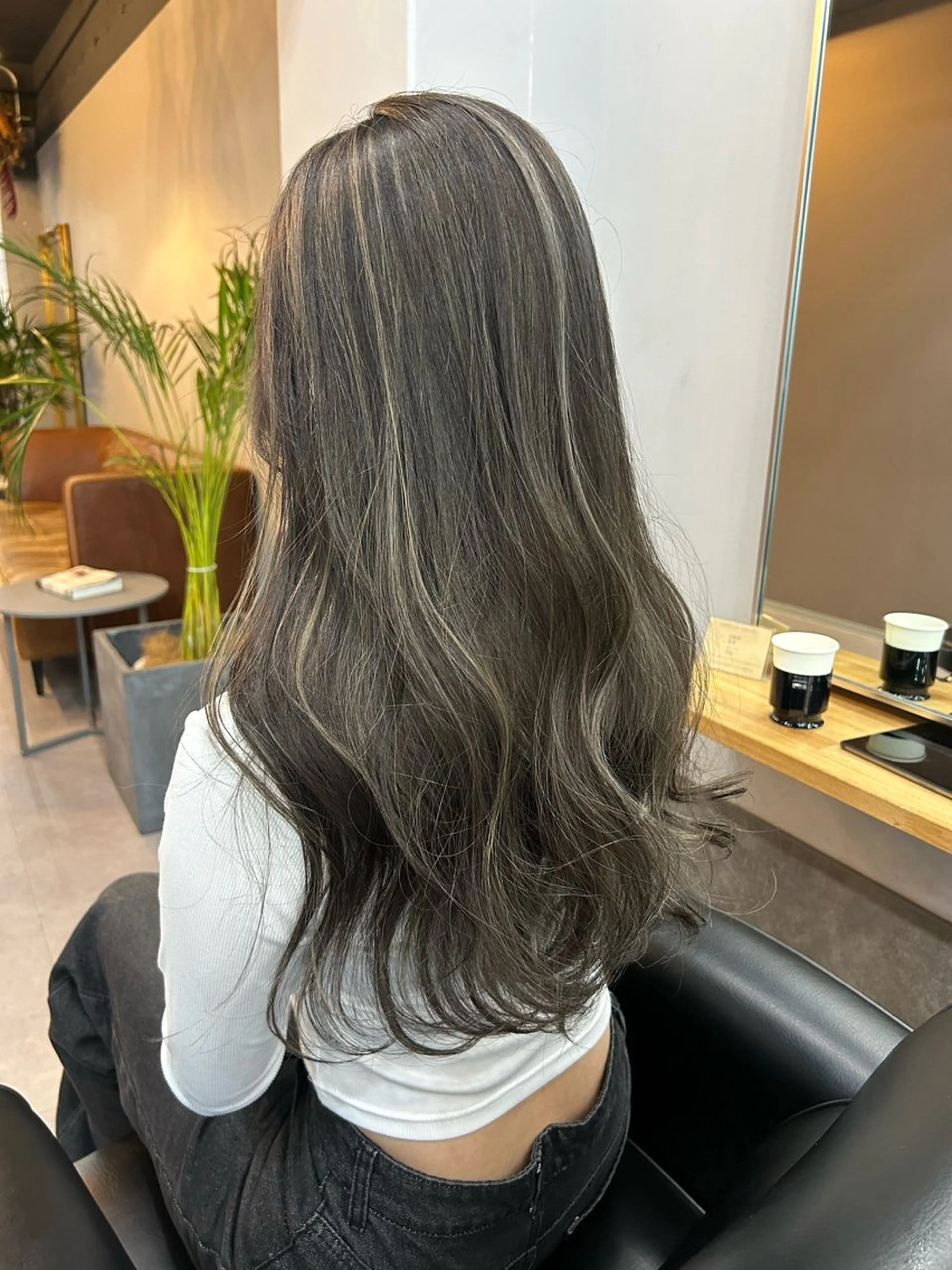 セミロング カット ヘアカラー トリートメント ミディアムレイヤー カット/ハイライトのヘアスタイル