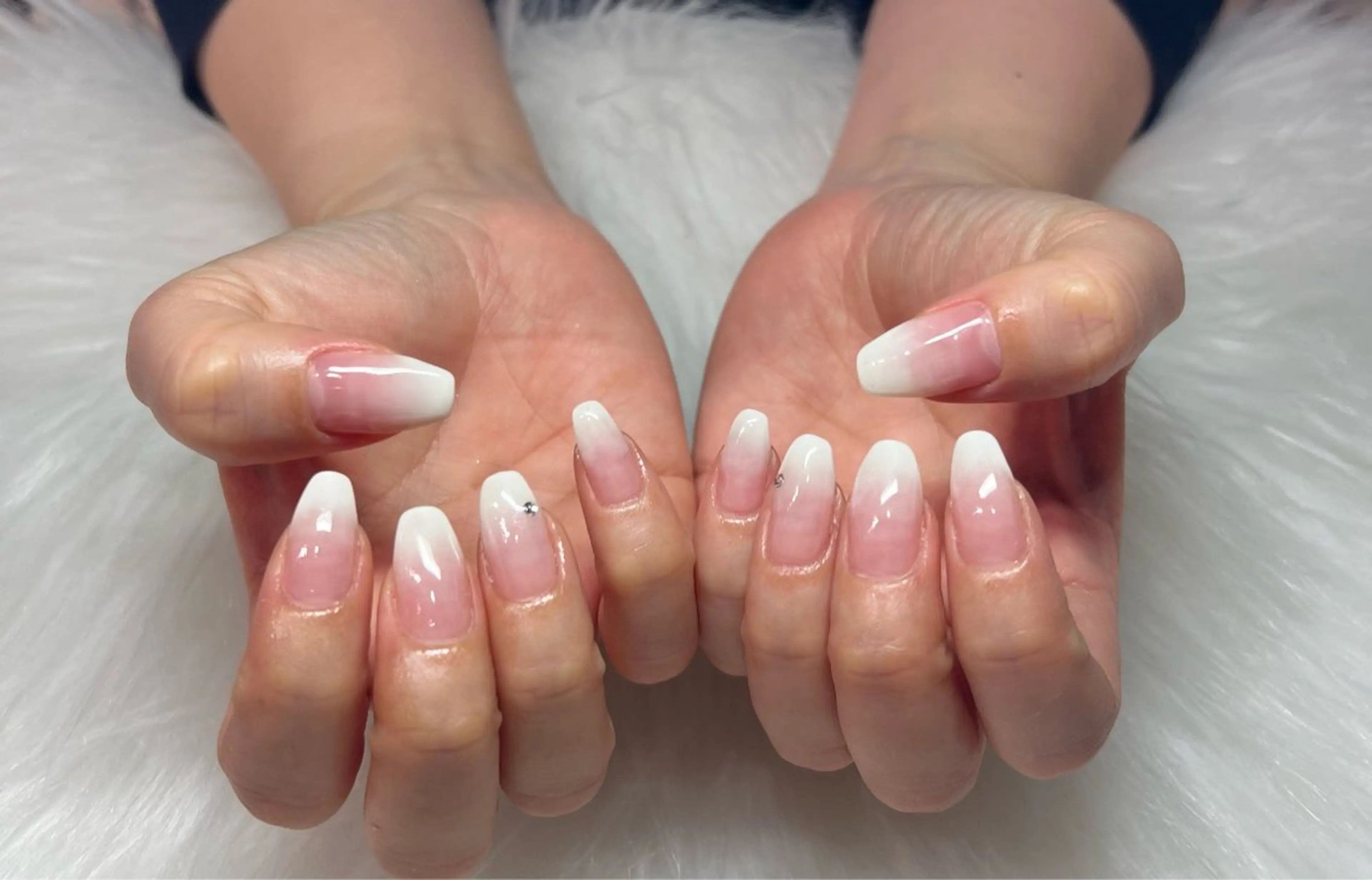 ネイル クリアネイル グラデーション ストーンネイル ハンドネイル Roy心斎橋 ISHIKAWAのネイルデザイン