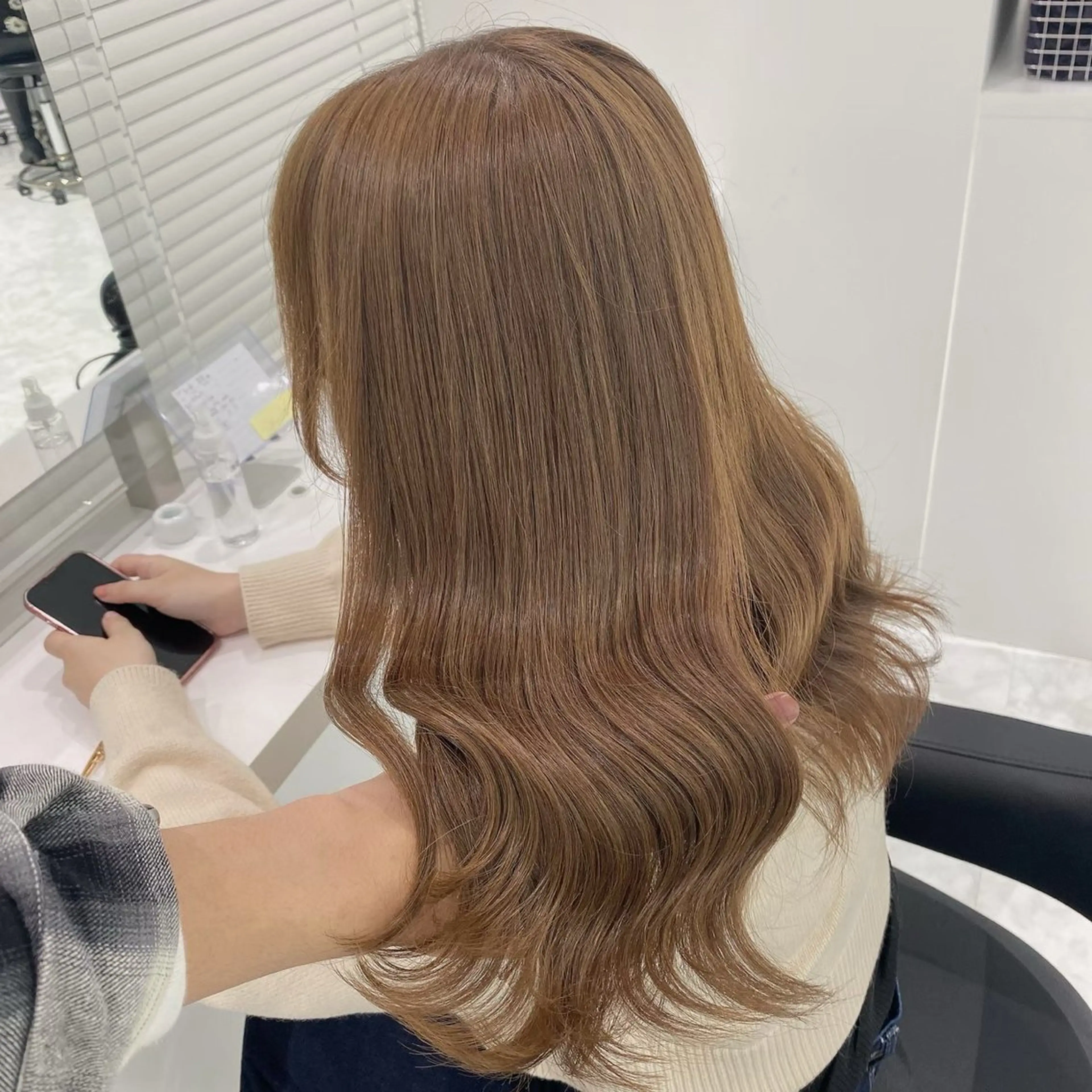 セミロング カラー ヘアアレンジ ブリーチ 透明感カラー 髪質改善 似合わせカット 🫧モテる💗ダメー ジレスハイトーン🫧のヘアスタイル