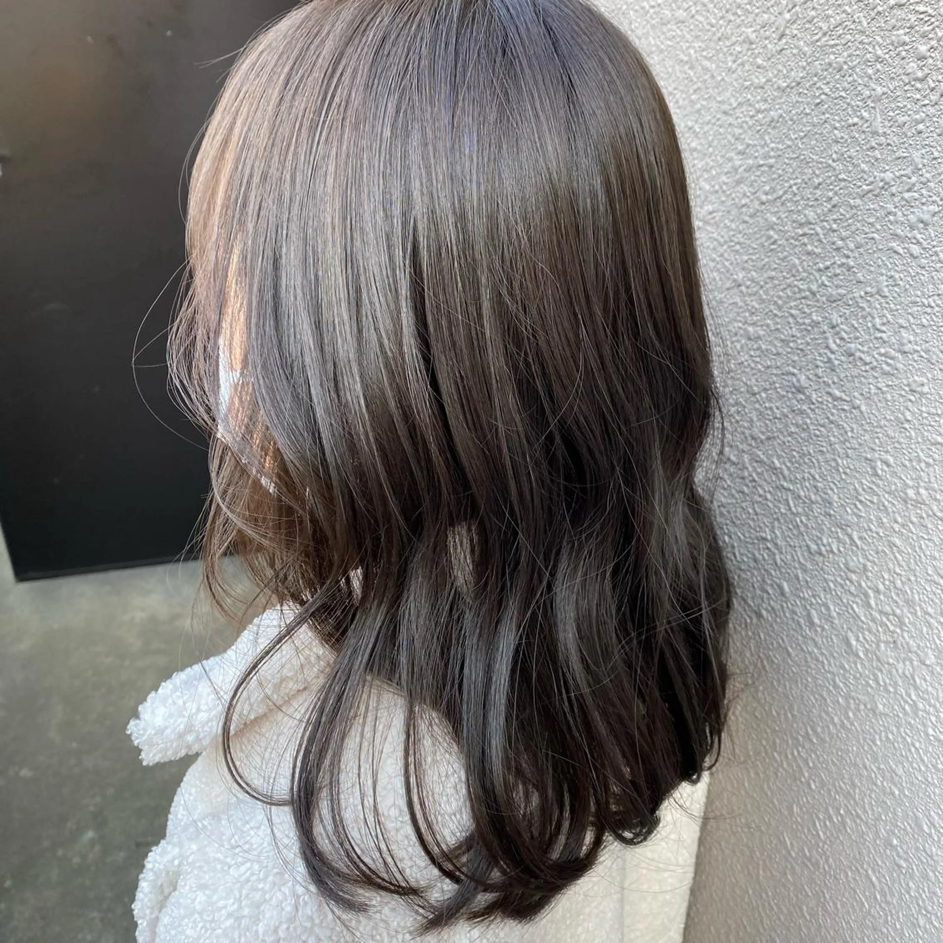 セミロング カラー アッシュ アッシュブラウン ブラウンカラー 丸田 幹太のヘアスタイル
