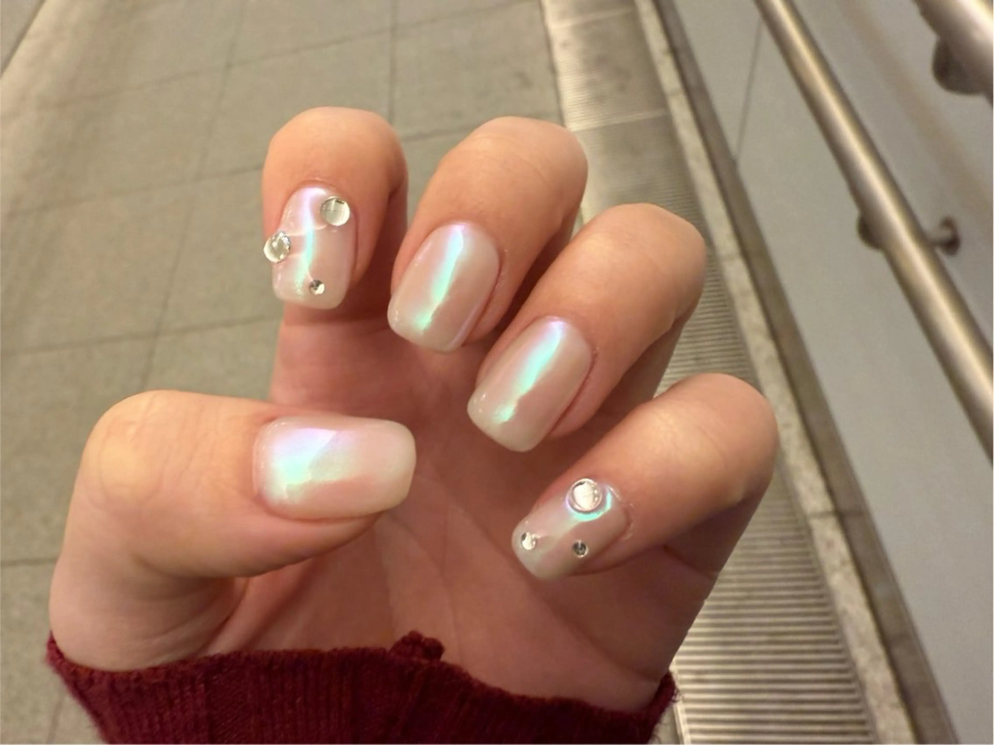 ネイル オーロラネイル ワンカラーネイル シンプルネイル ストーンネイル Amoureuse Akiのネイルデザイン