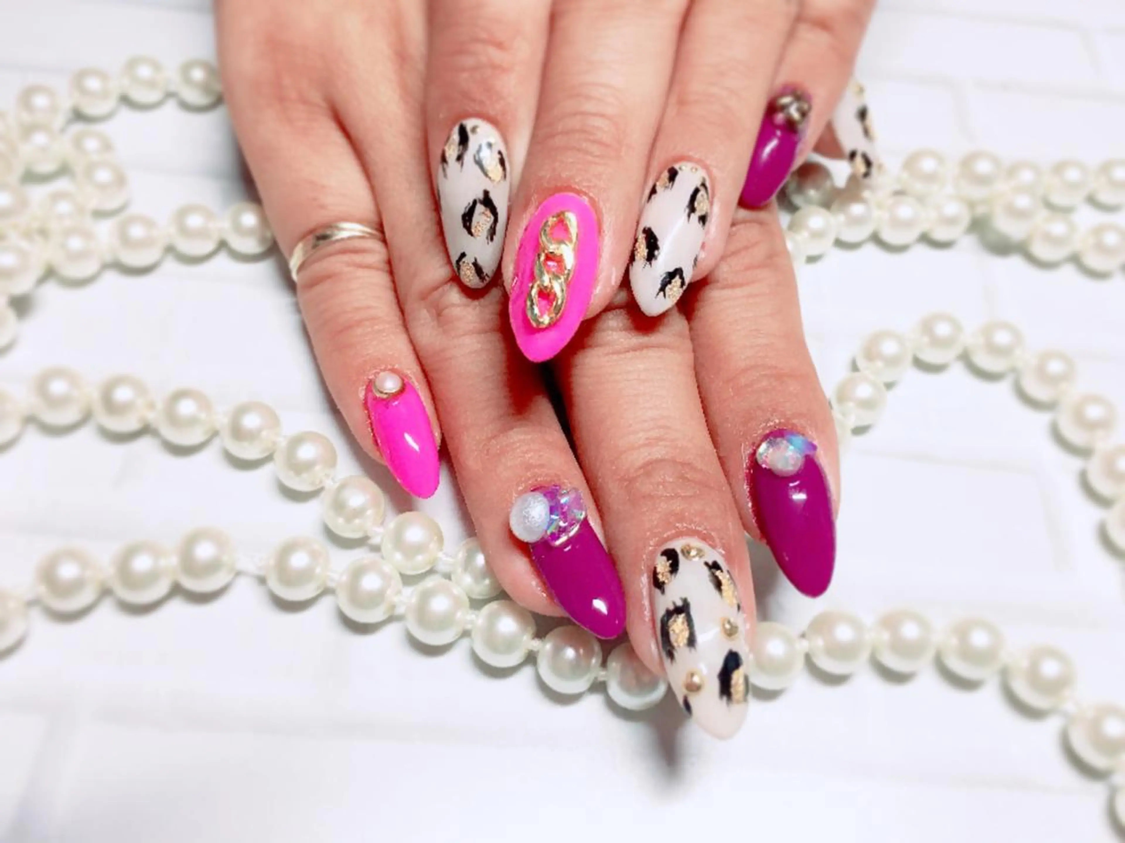 ネイル ピンク パープル 春ネイル ハンドネイル ハンドケア ネイル･脱毛サロン HARRYSのエステ・リラクイメージ