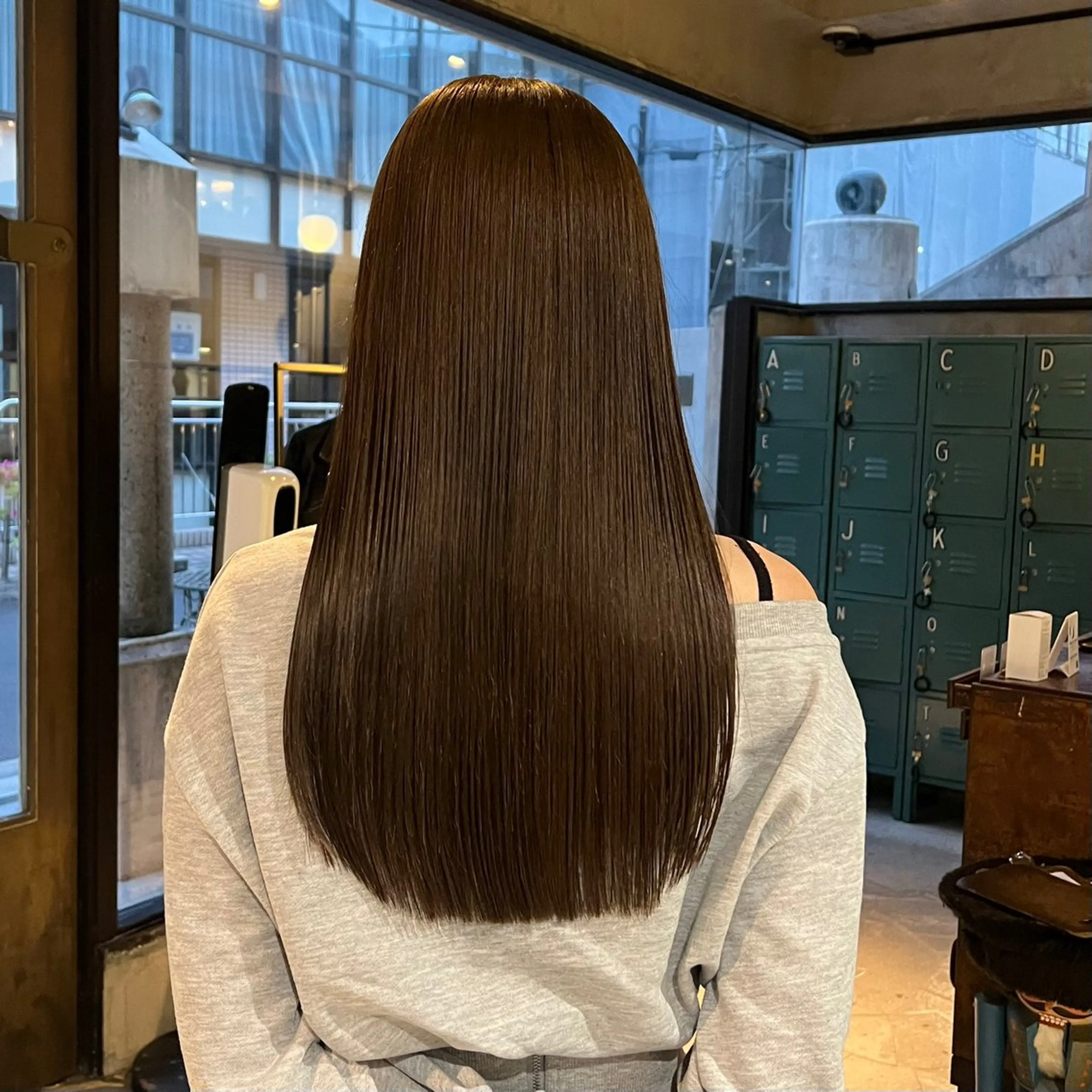 セミロング カラー カット 縮毛矯正 トリートメント 赤みゼロ/透明感 カラー🌿KANTAのヘアスタイル