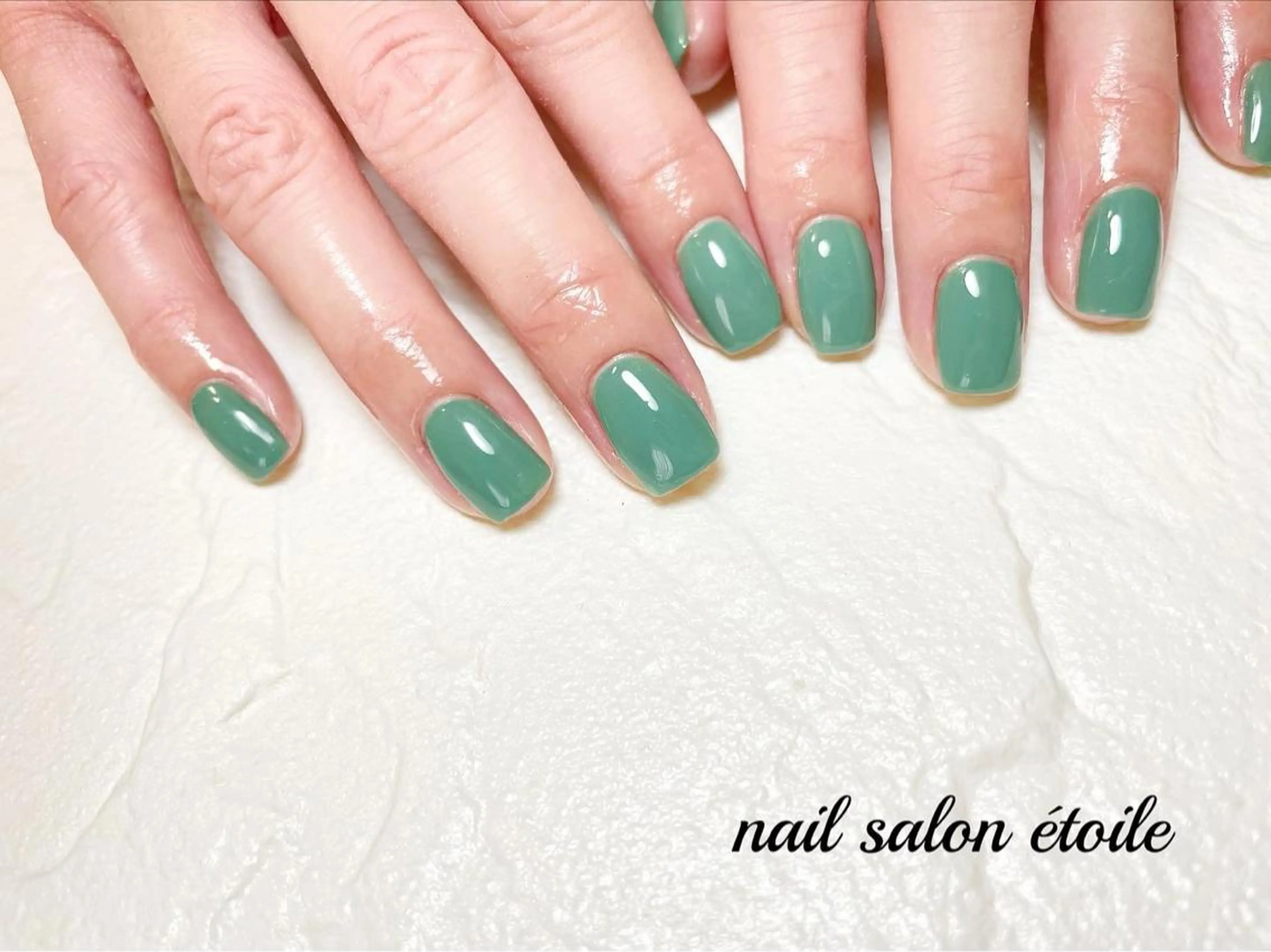 ネイル ジェルネイル グリーン ワンカラーネイル ハンドネイル nail salon étoileのネイルデザイン