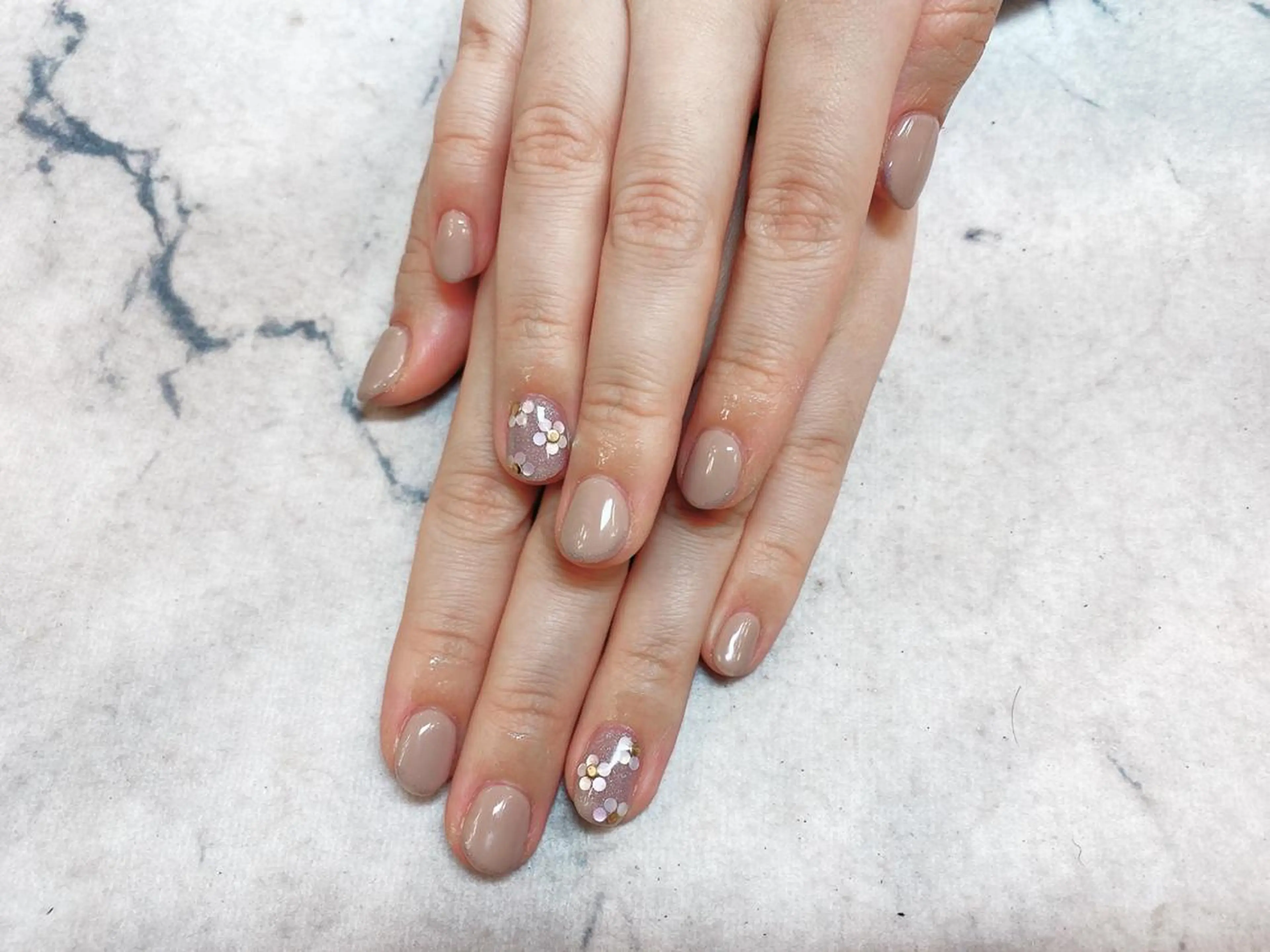 ネイル ネイルリボン 受付スタッフのネイルデザイン