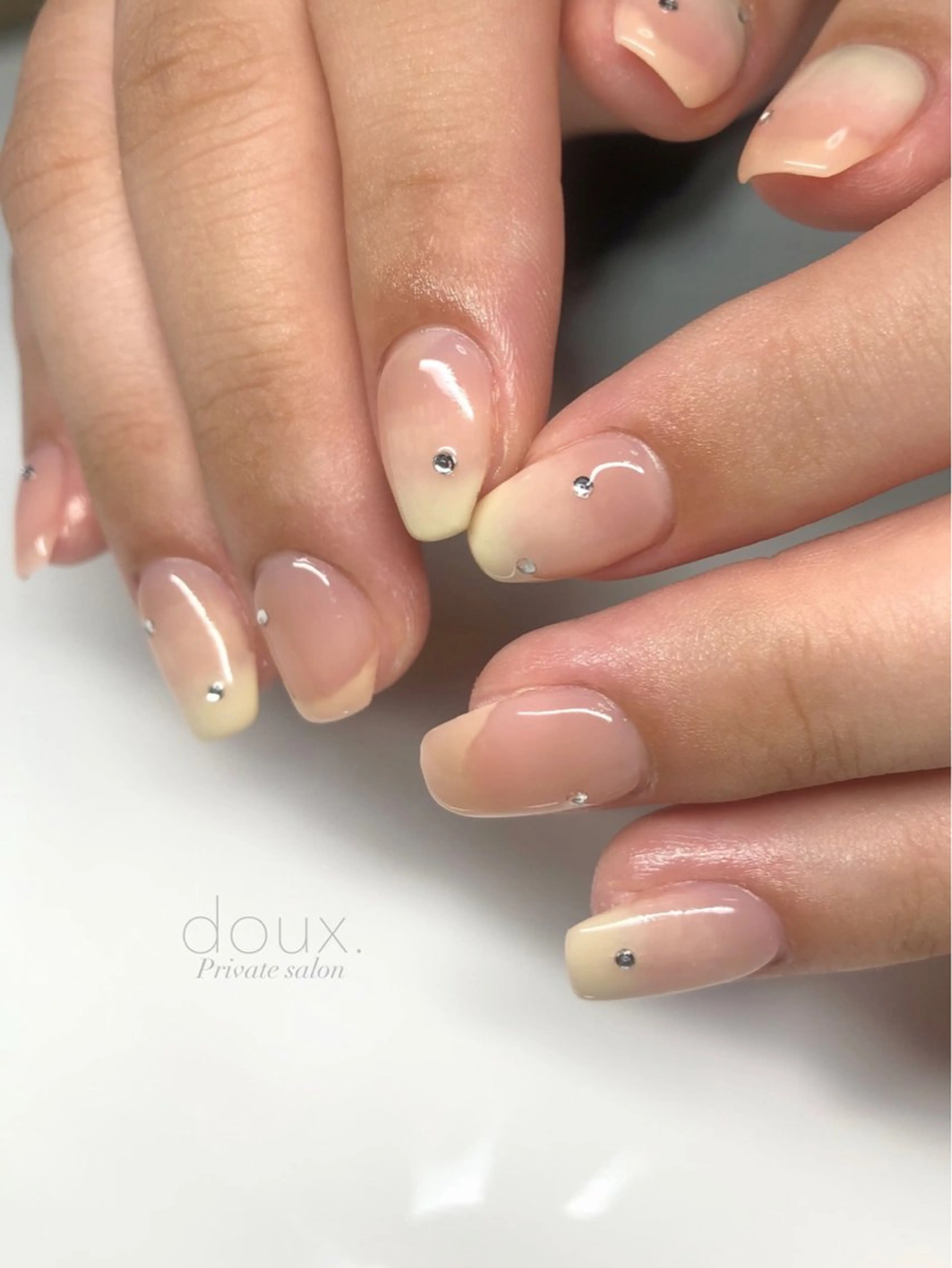 ネイル 韓国ネイル マグネットネイル ニュアンスネイル ワンホンネイル ハンドネイル doux. nailのネイルデザイン