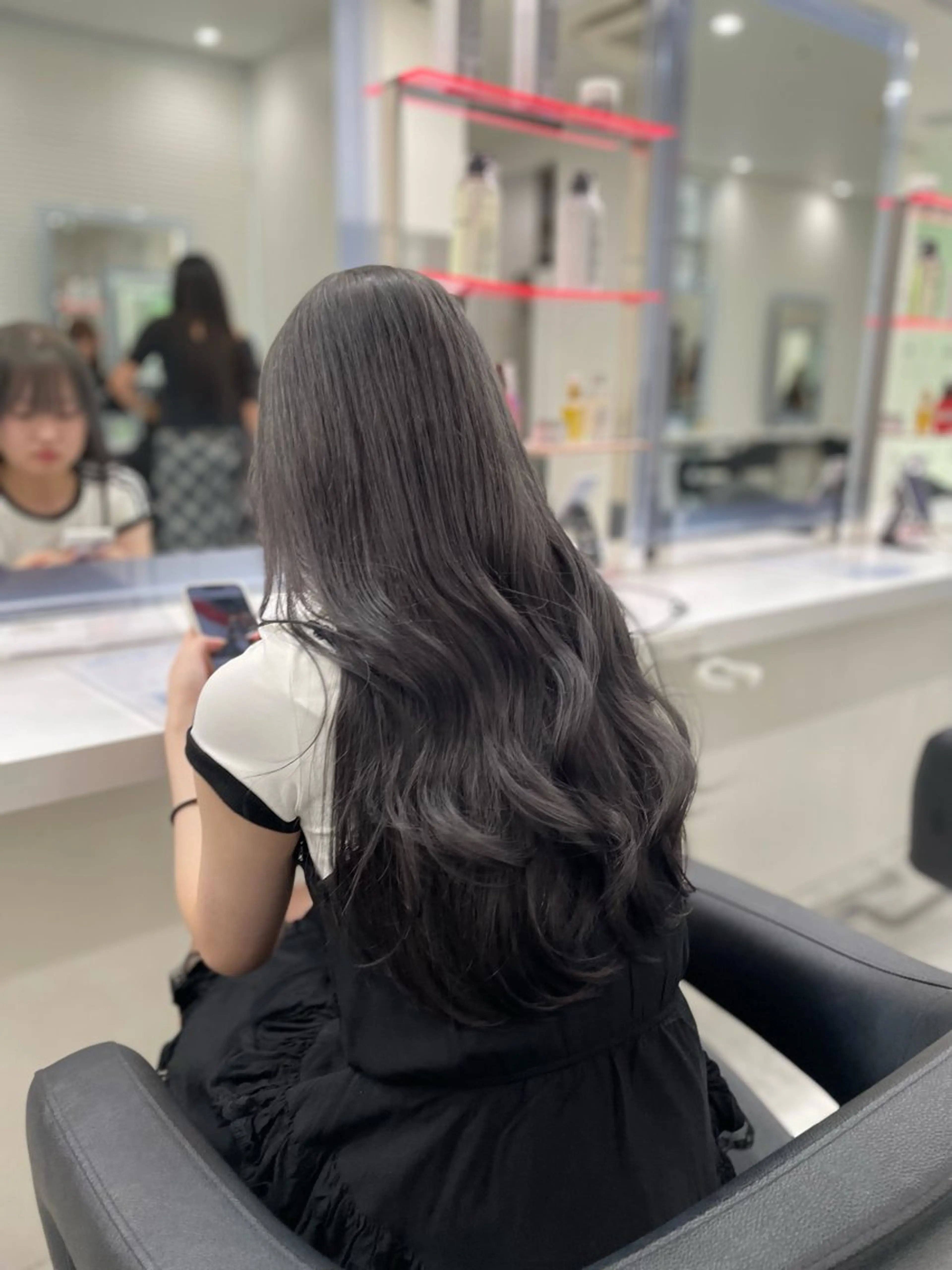 ロング 流行りの透明感カラー ×縮毛矯正🤍ユウのヘアスタイル