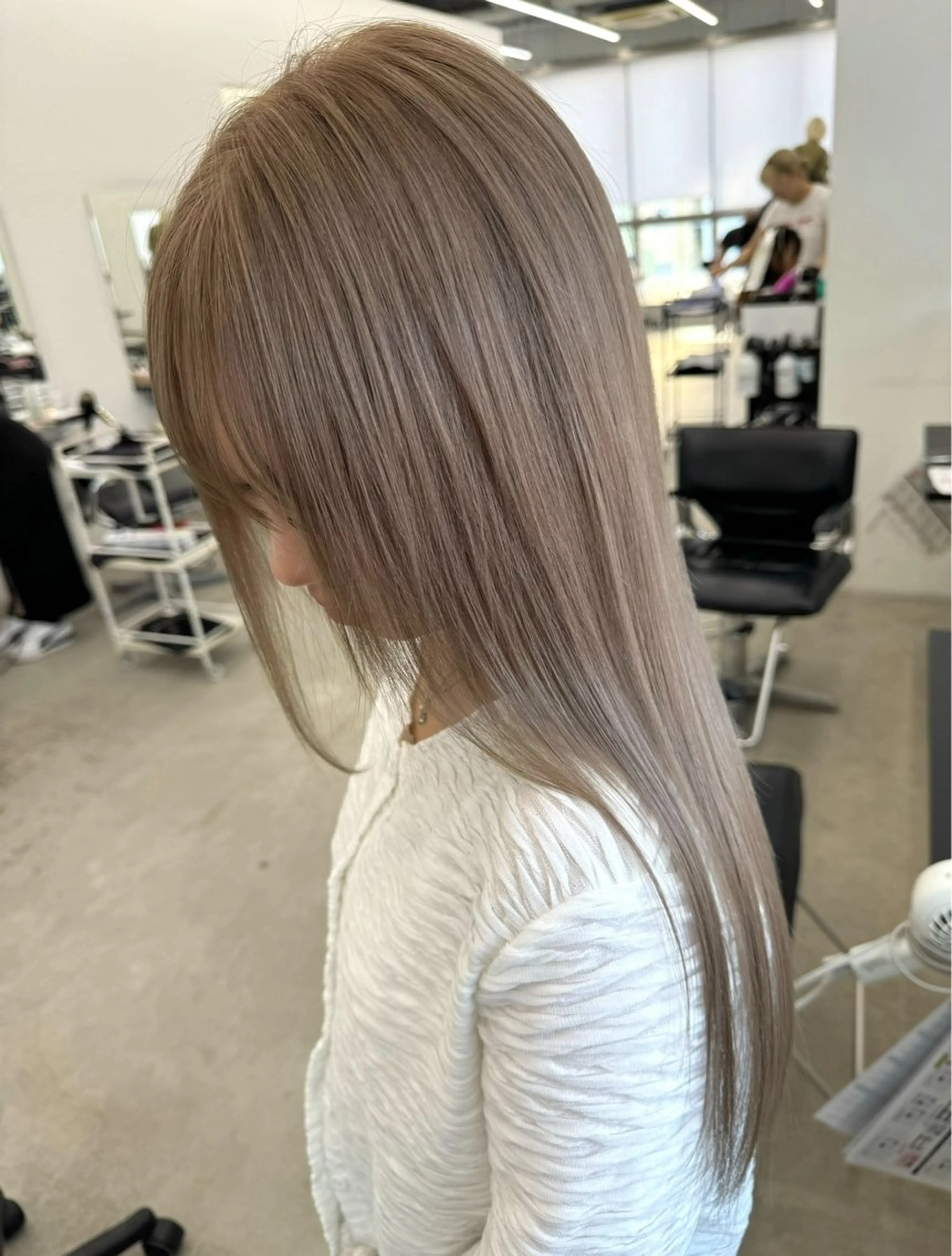 ロング カラー ヘアカラー 新美 蓮のヘアスタイル