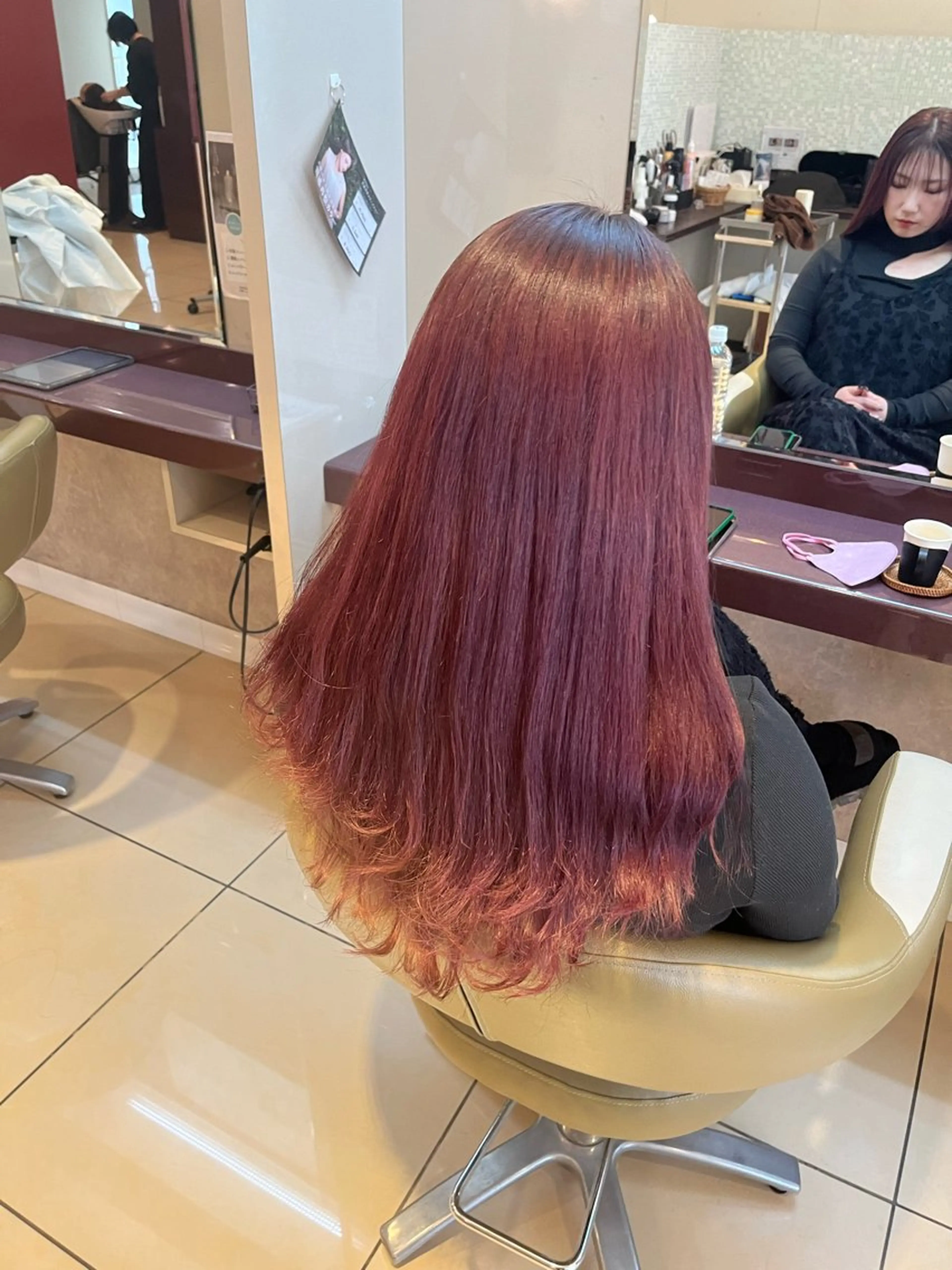 ロング ヘアカラー 八重樫 夢愛のヘアスタイル