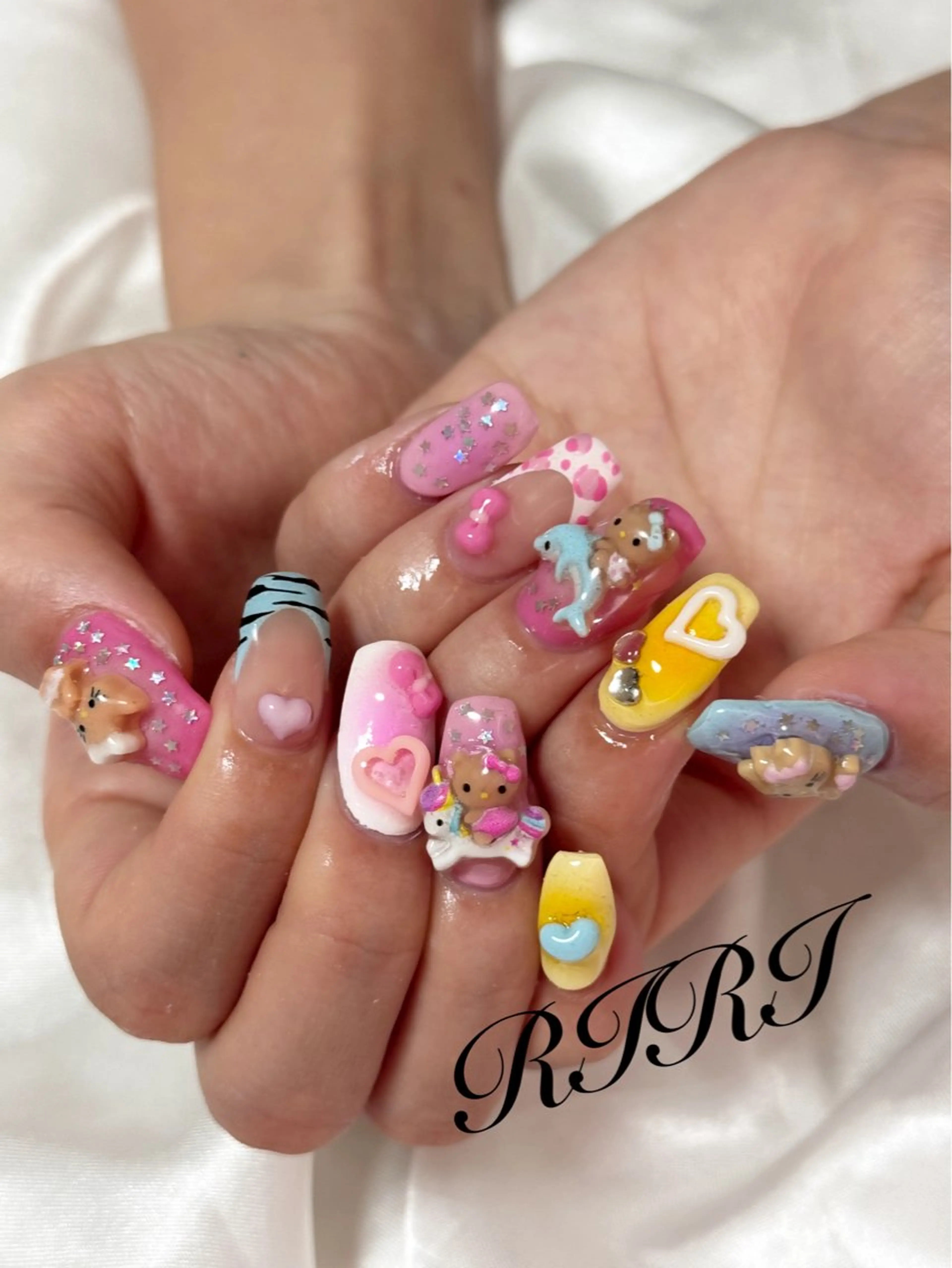 ネイル ジェルネイル キラキラネイル ショートネイル ハンドネイル riri オーナーのネイルデザイン