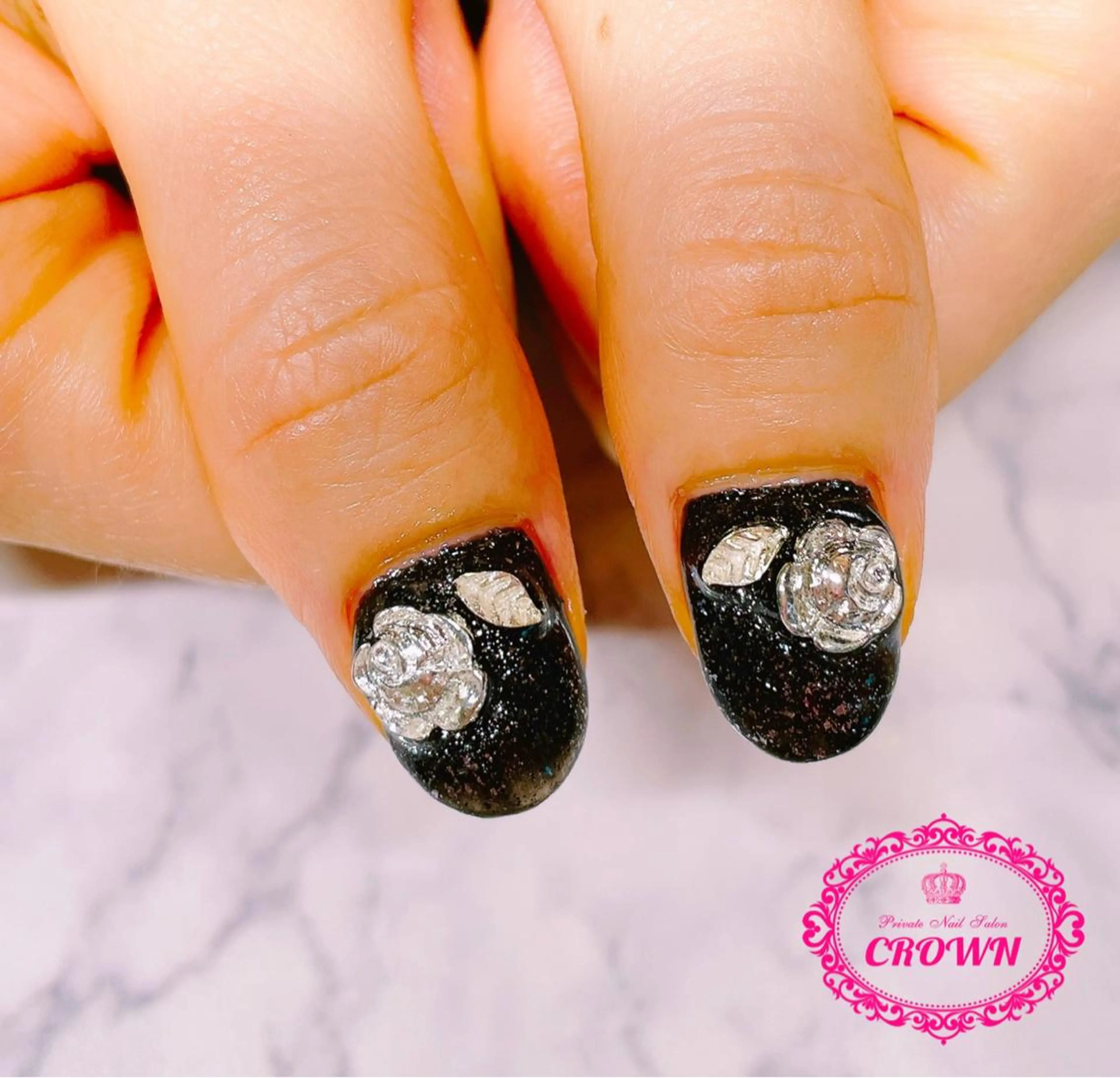 ネイル ハンドネイル CROWN プライベートサロンのネイルデザイン