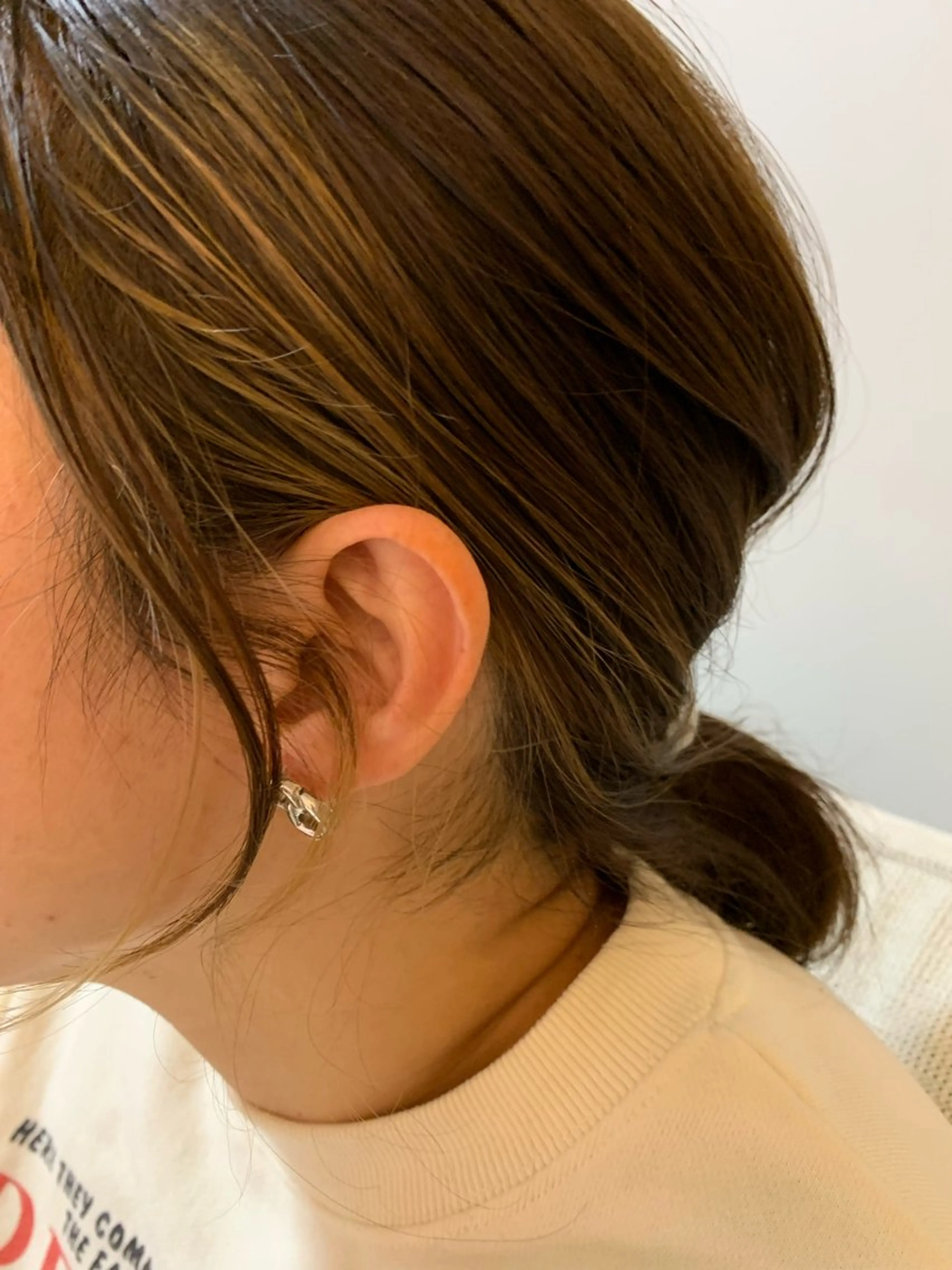 カラー イヤリングカラー インナーカラー ハイトーン /愛子のヘアスタイル