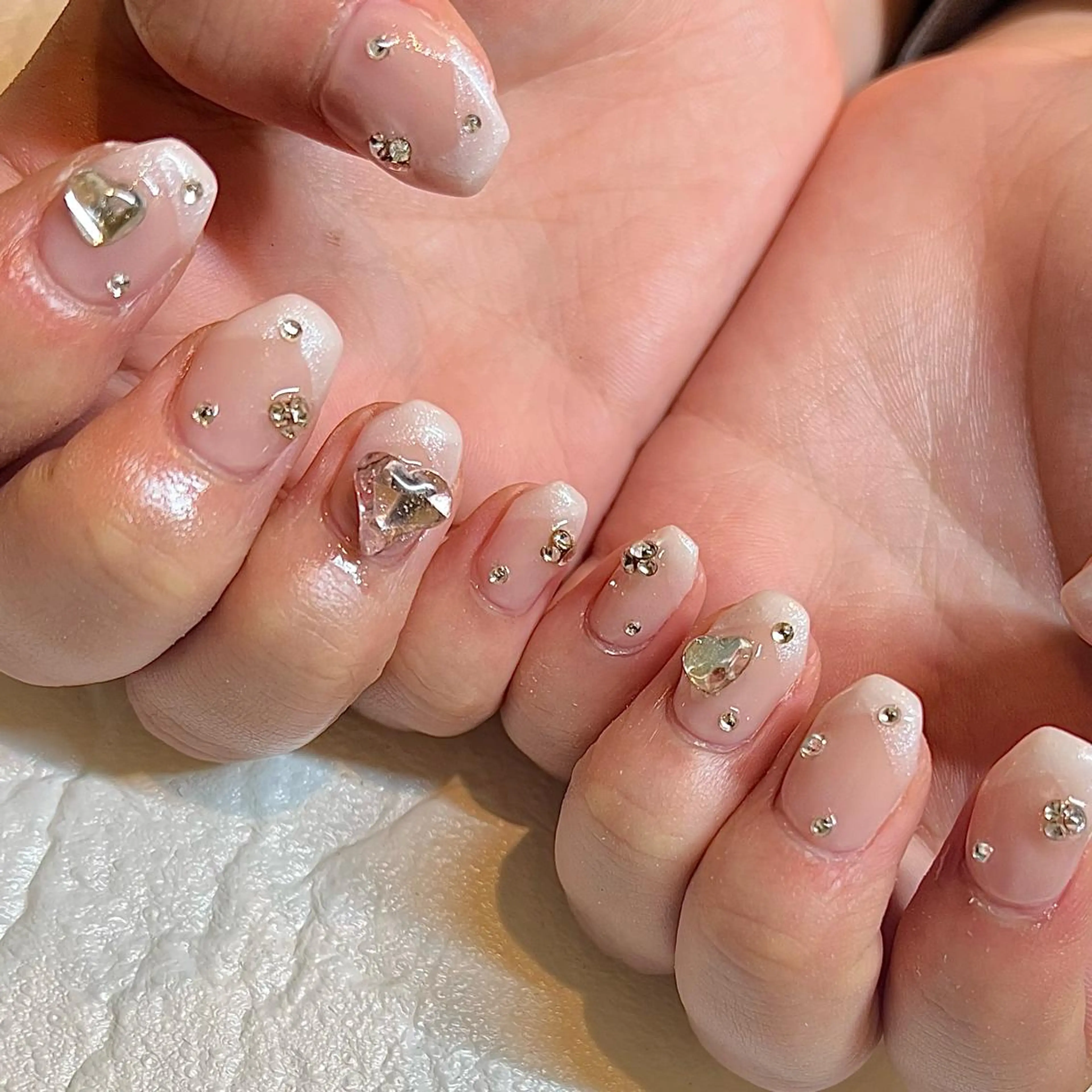 ショート ネイル フレンチネイル ハンドネイル H🌺 NAILのネイルデザイン