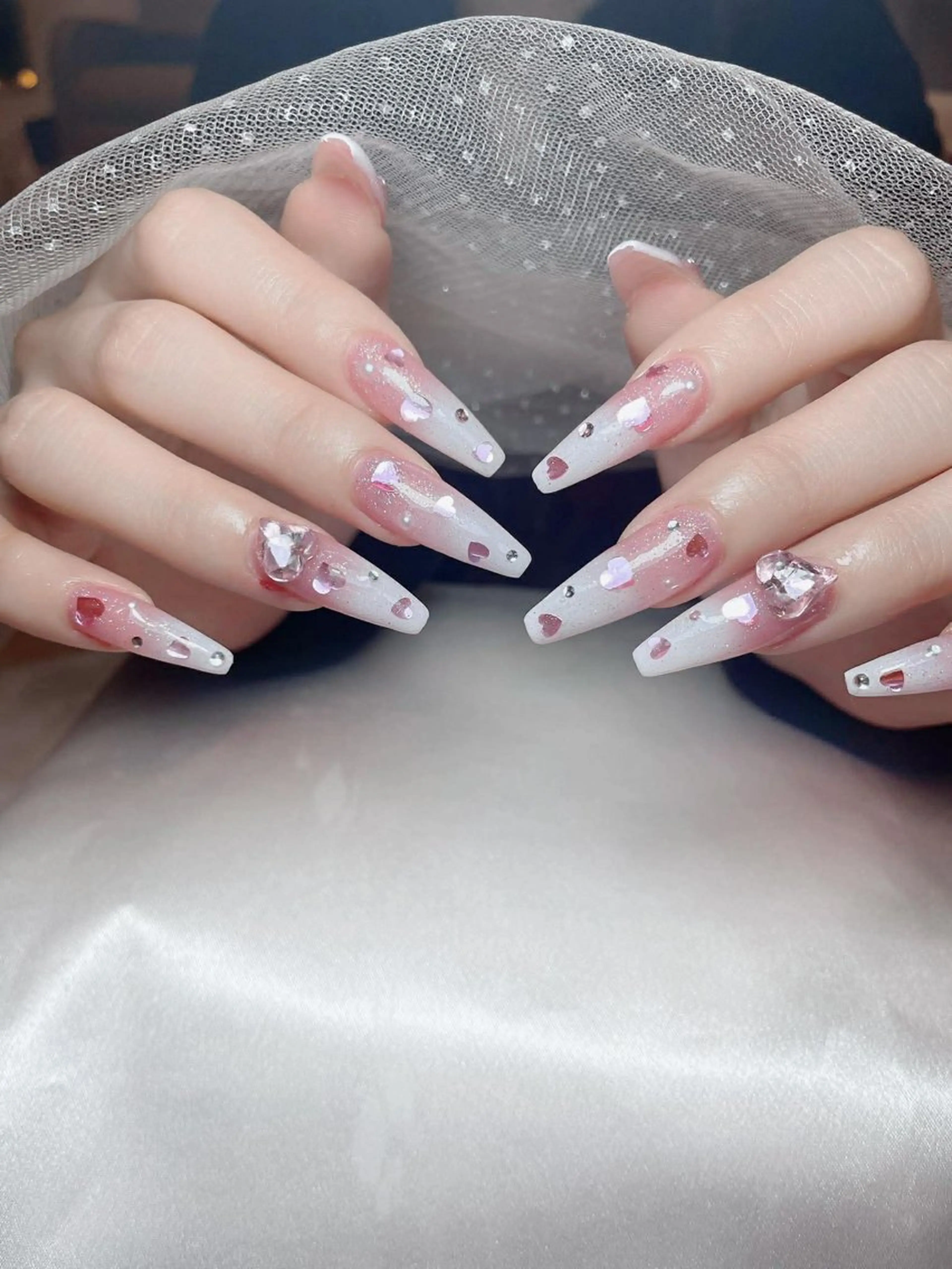 ネイル アートネイル ジェルネイル 韓国ネイル ニュアンスネイル ワンカラーネイル ハンドネイル Queen Nail Salonのネイルデザイン