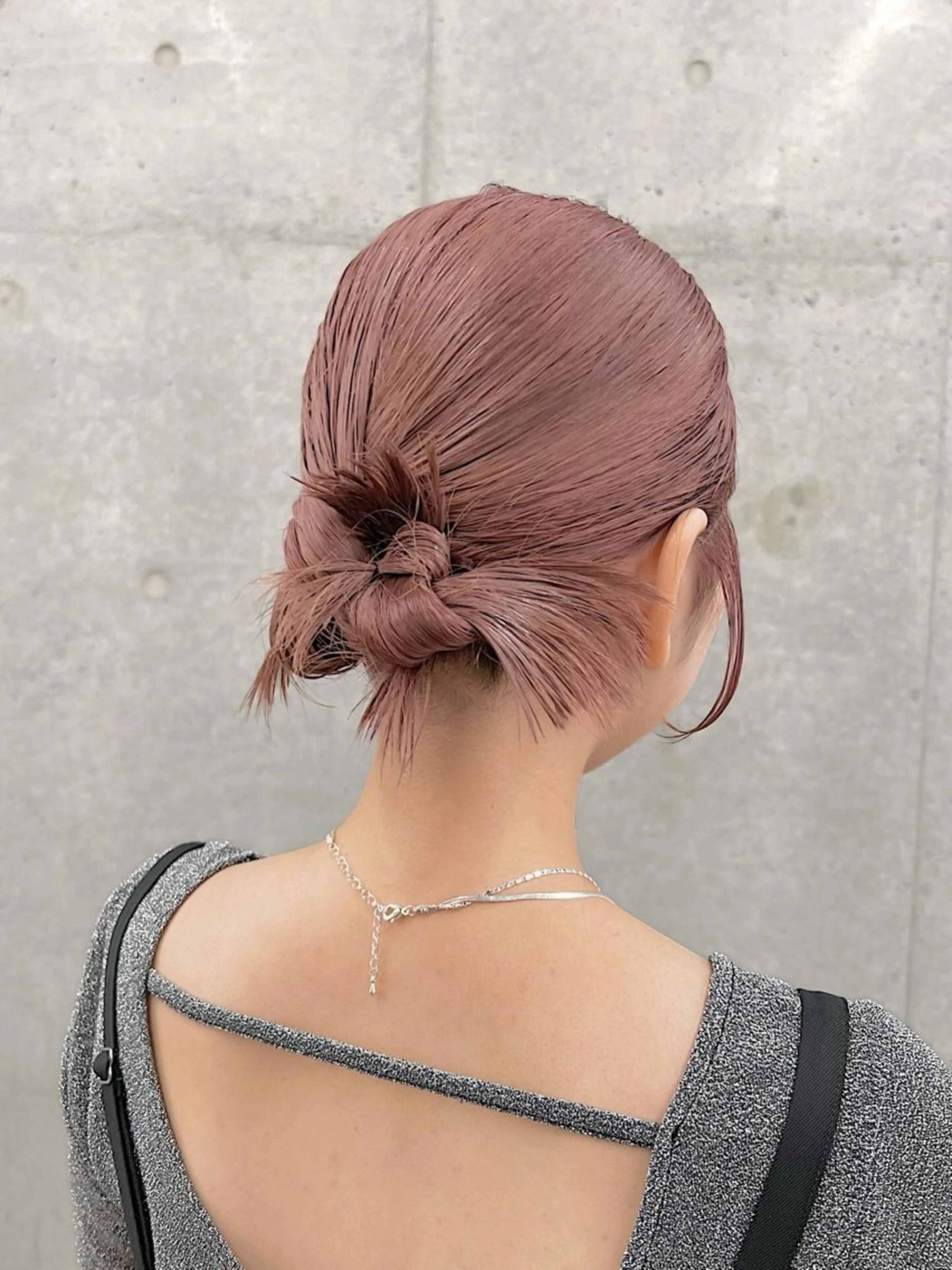 ミディアム カラー ベージュカラー ブリーチ ピンクカラー ピンクベージュ 泉 愛美のヘアスタイル