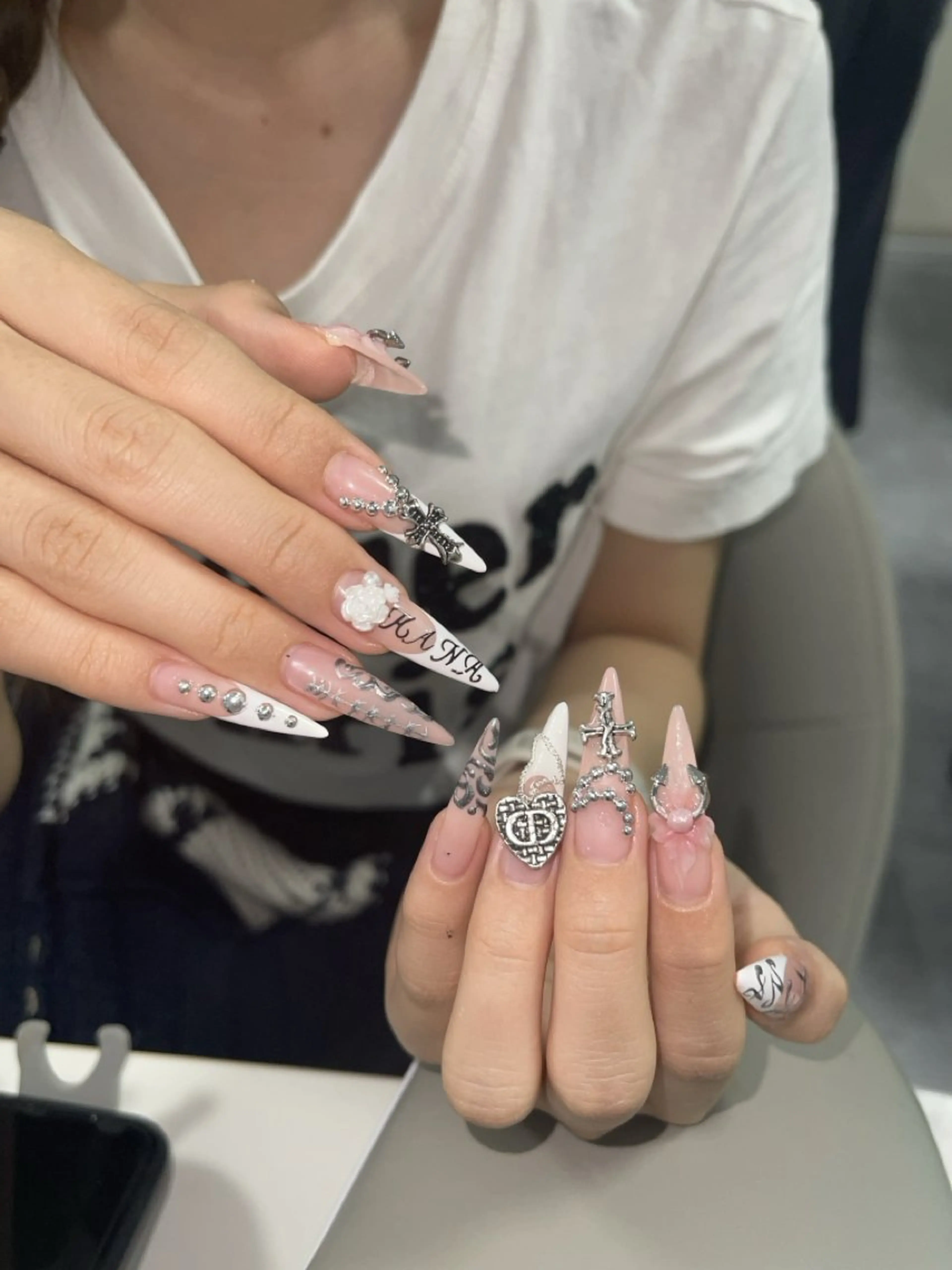 ネイル アートネイル フラッシュネイル ジェルネイル キラキラネイル ニュアンスネイル ハンドネイル Kitty Nailのネイルデザイン