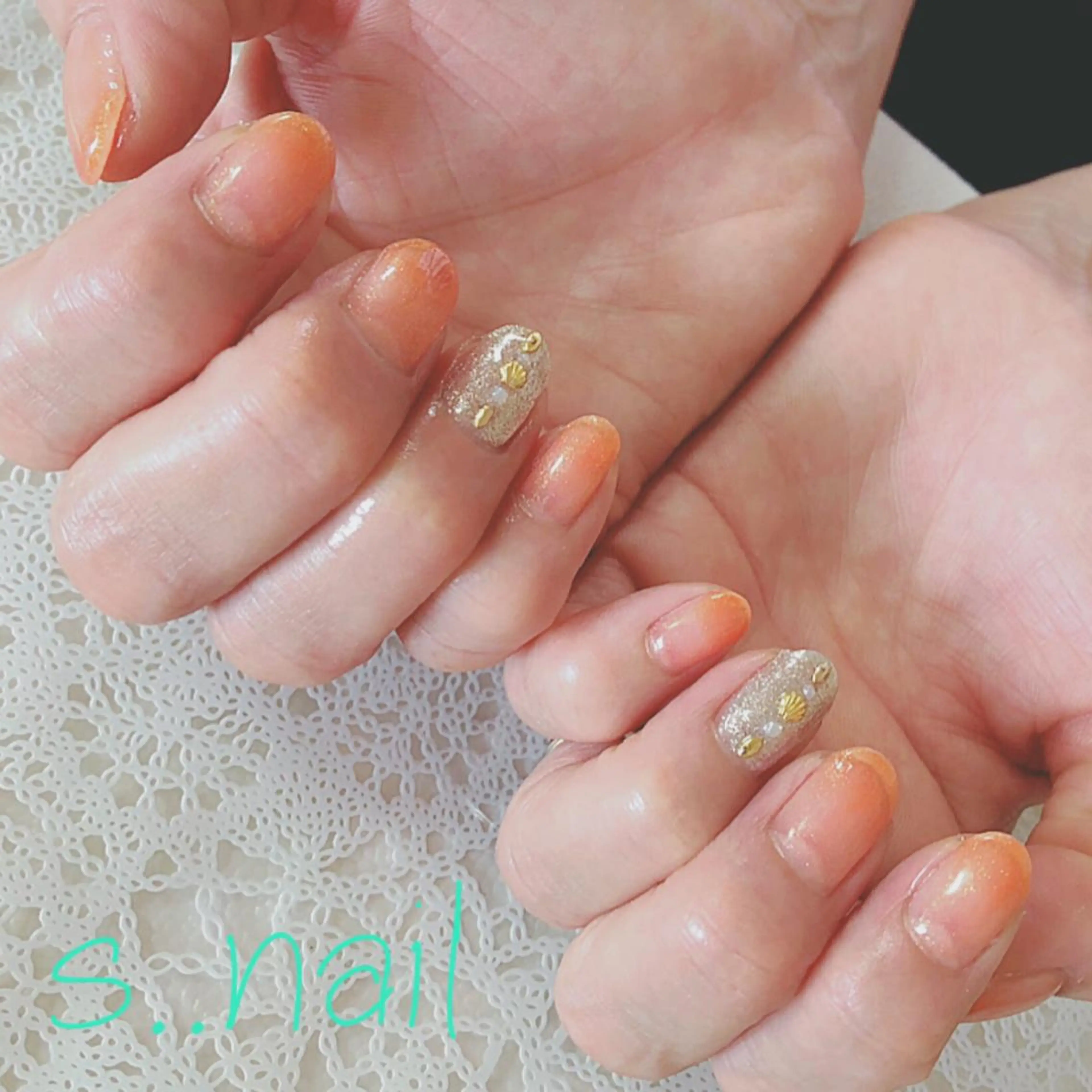 ネイル グラデーション キラキラネイル ラメ(グリッター) オレンジ シンプルネイル ハンドネイル フットネイル s..nail / MORITAのネイルデザイン
