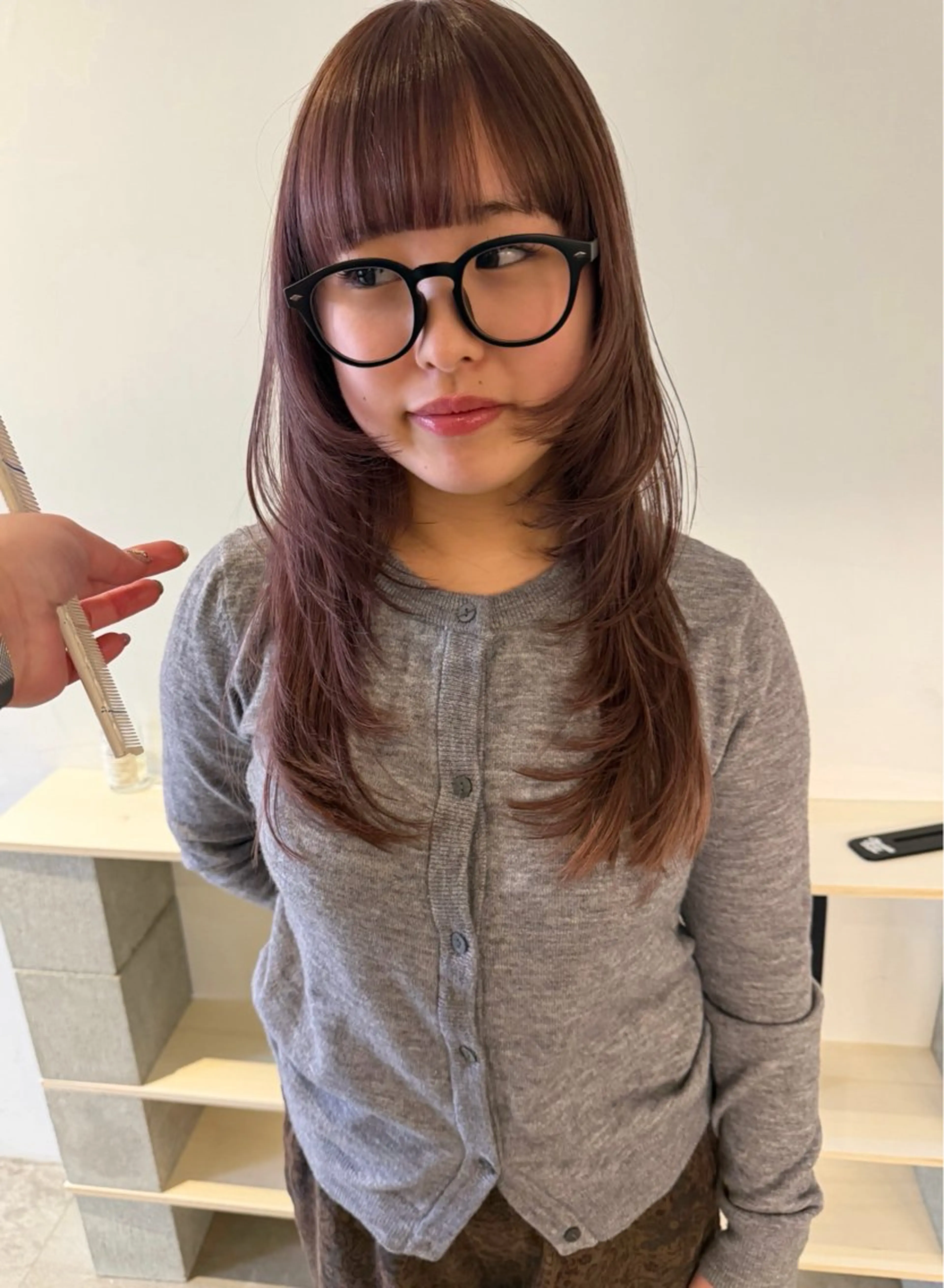 ロング カラー ベージュカラー ブリーチ ブロンド ケアブリーチ デザインカラー カット ヘアカラー トリートメント MIU/ルーツカラー 顔まわりレイヤーのヘアスタイル