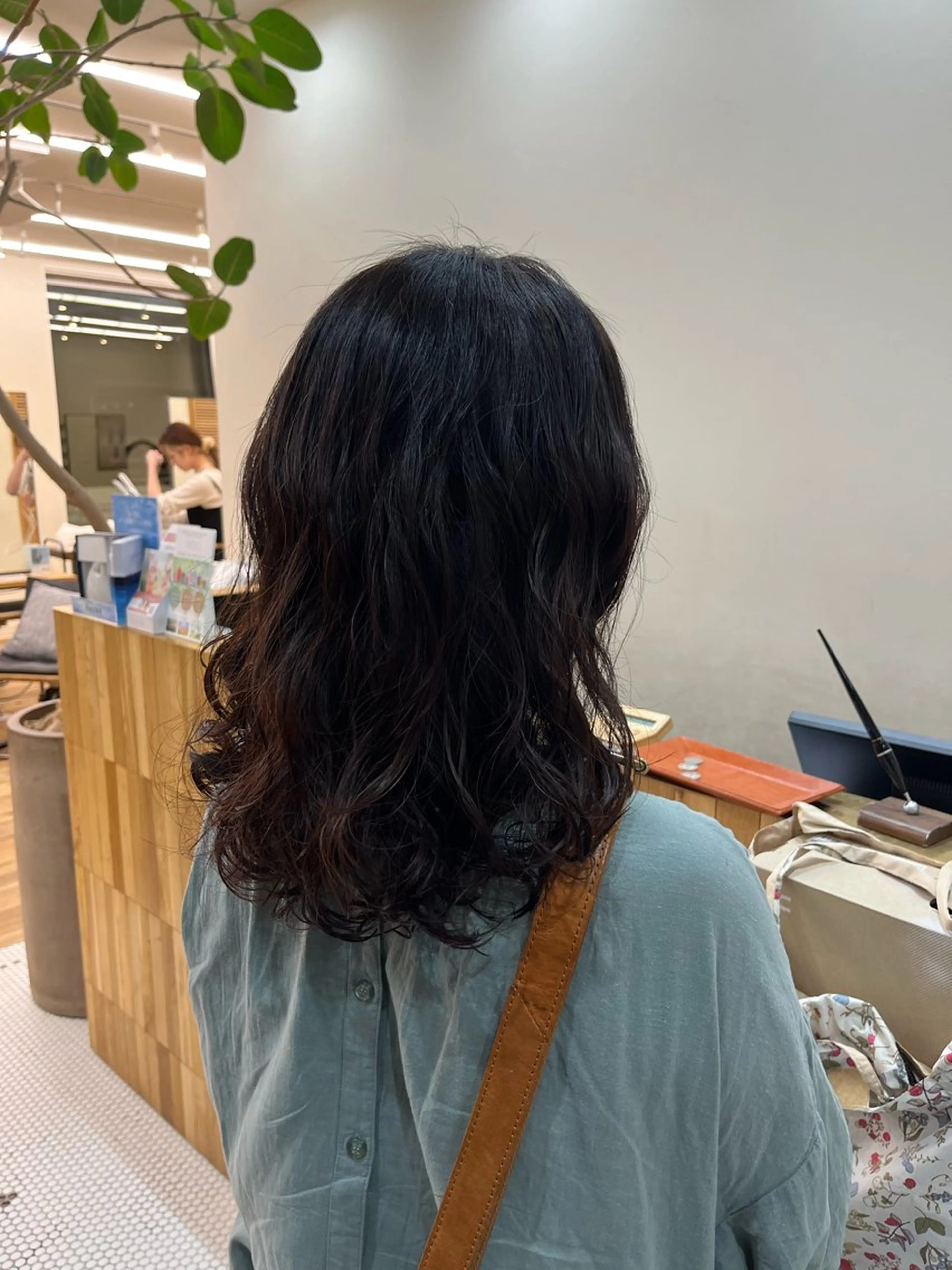 セミロング パーマ レイヤーカット/ ブリーチ/Asukaのヘアスタイル