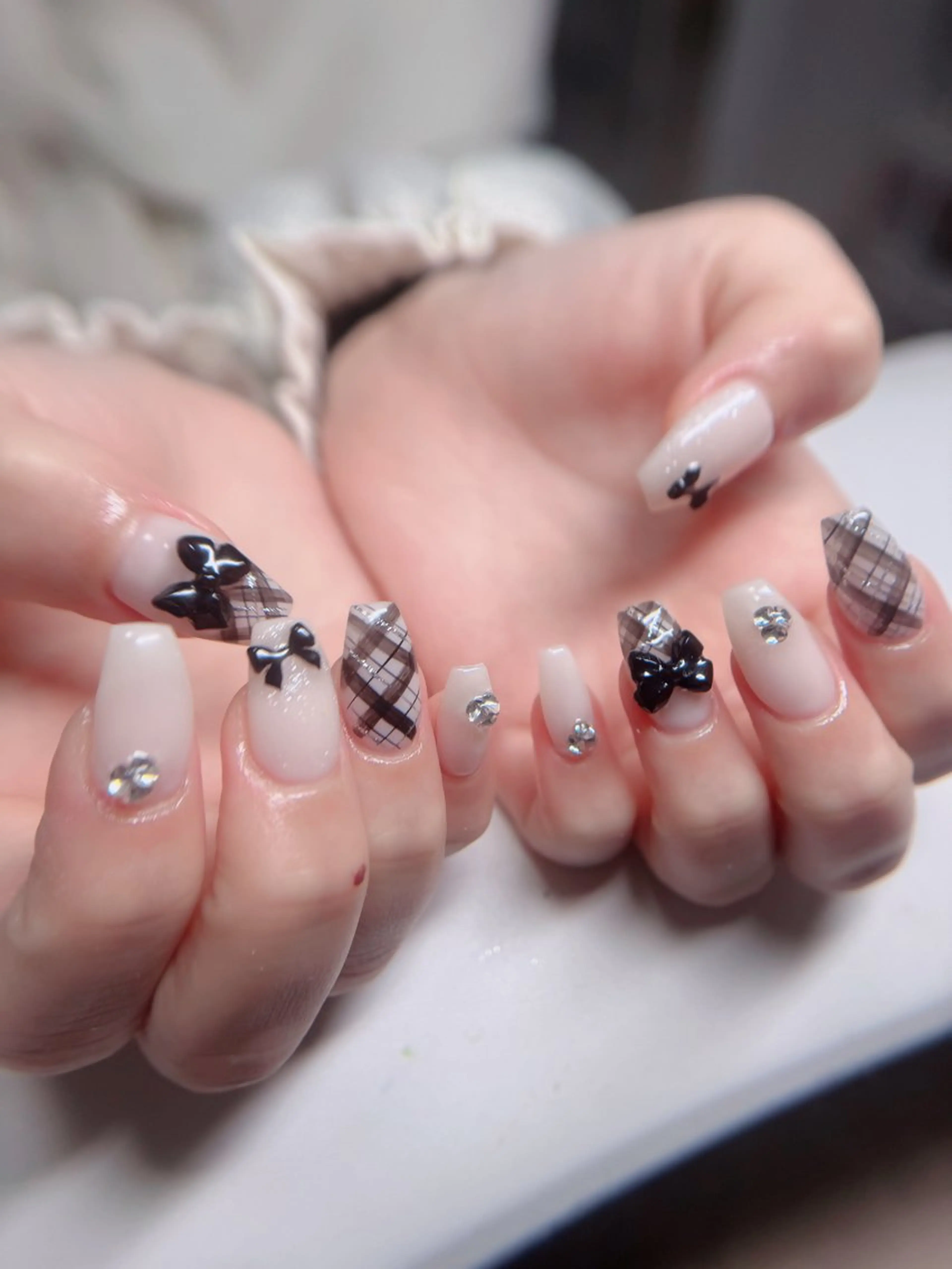 ネイル オーロラネイル フレンチネイル ジェルネイル ハロウィン キラキラネイル ハンドネイル H.baby Nail Salonのネイルデザイン