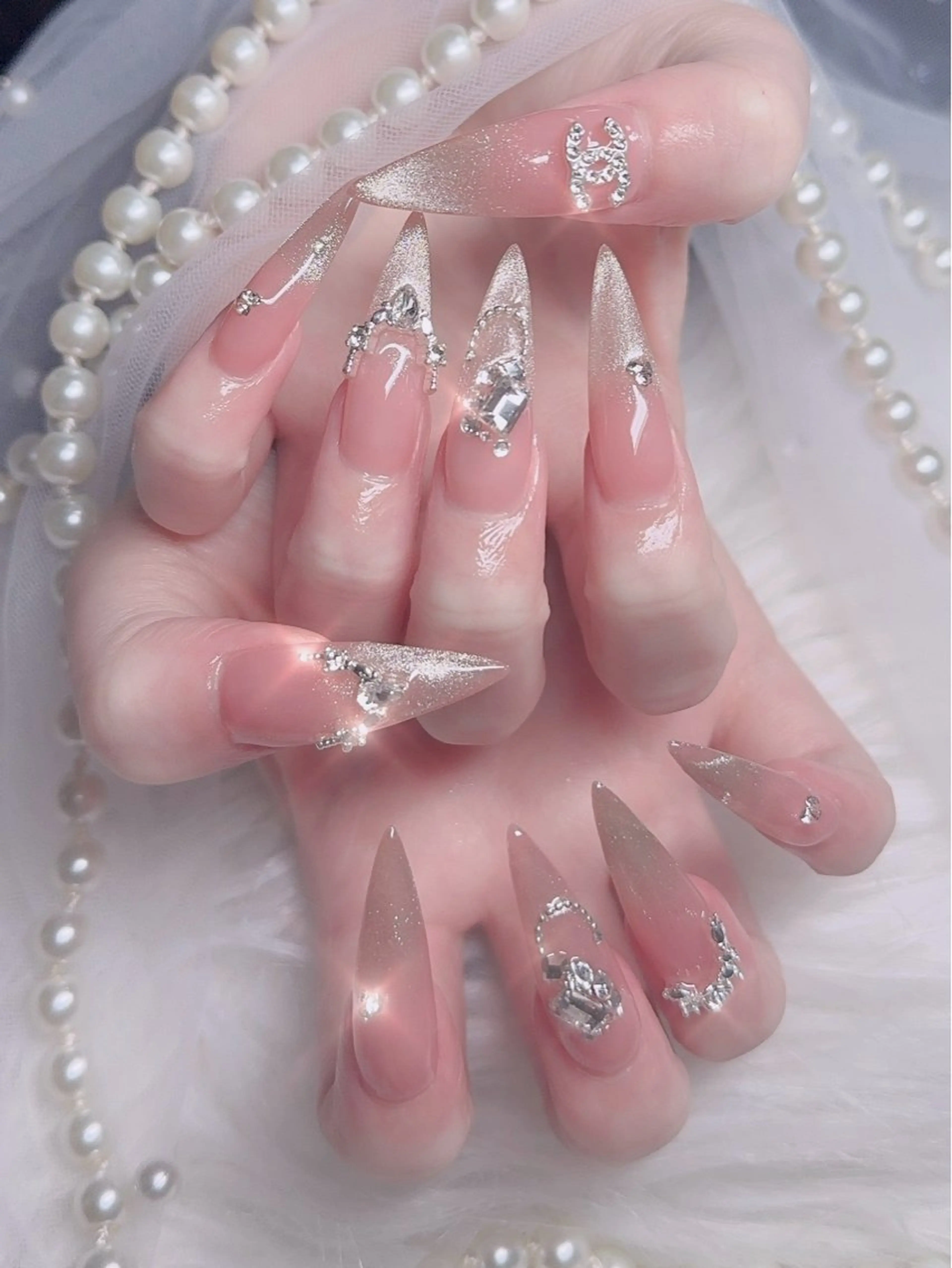 ネイル フレンチネイル ジェルネイル ガラスフレンチ ハロウィン ハート ハンドネイル H.baby Nail Salonのネイルデザイン