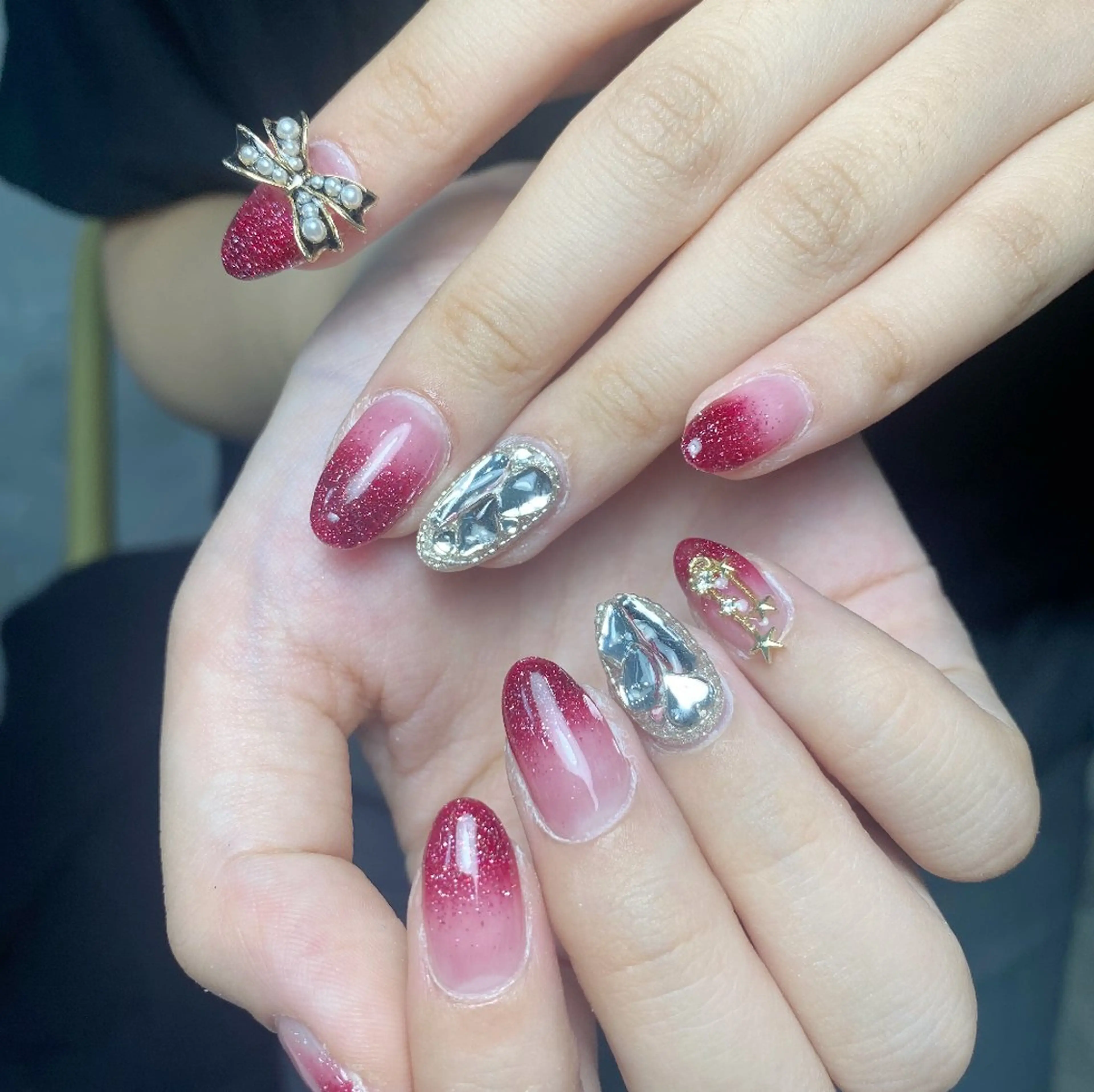 ネイル チークネイル 長さ出し フレンチネイル ジェルネイル キラキラネイル ハンドネイル UM Nail Salonのネイルデザイン