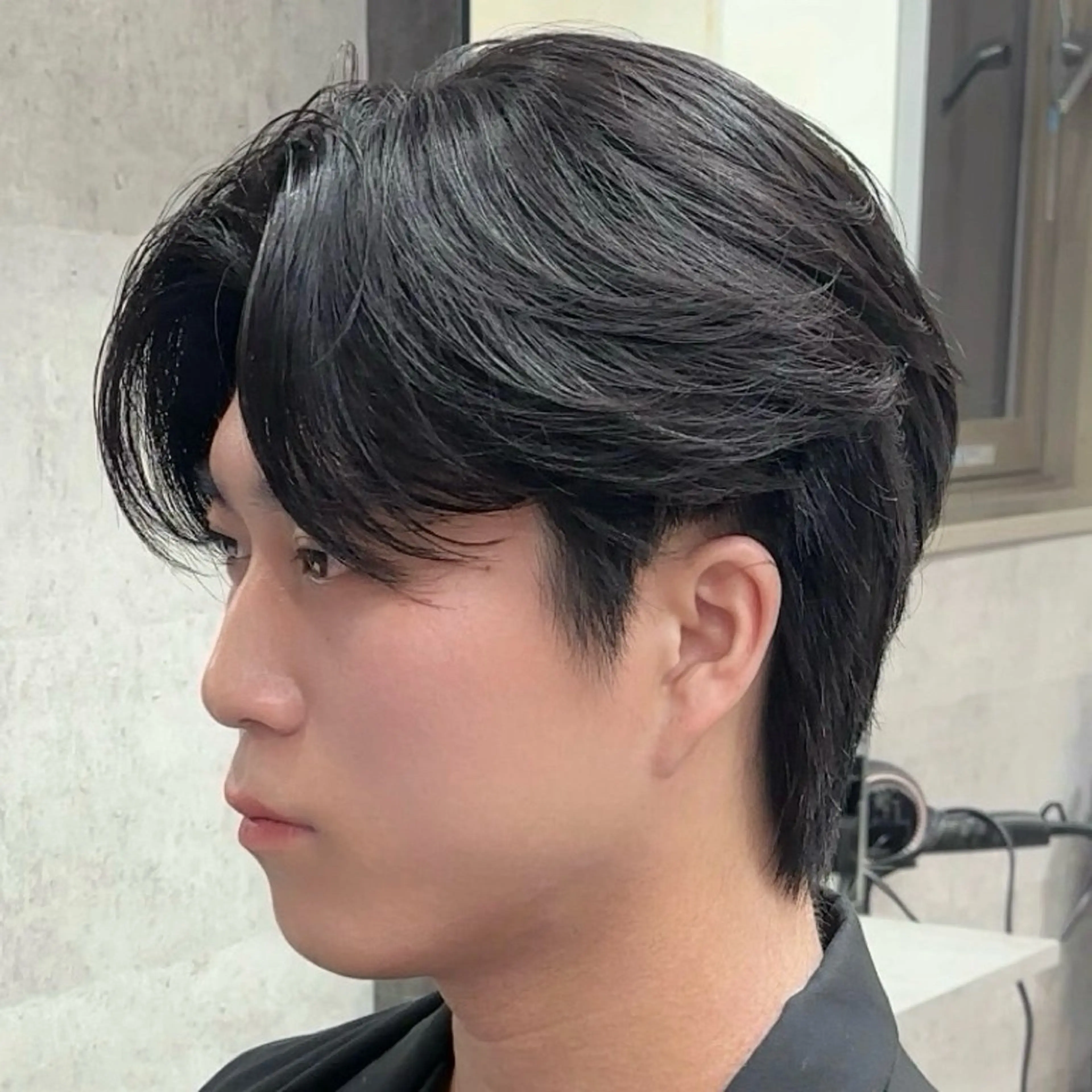 メンズ センターパート ダウンパーマ カルマパーマ マッシュ メンズパーマ カット パーマ 新宿/韓国レイヤー/ 顔まわり/メンズヘアのヘアスタイル