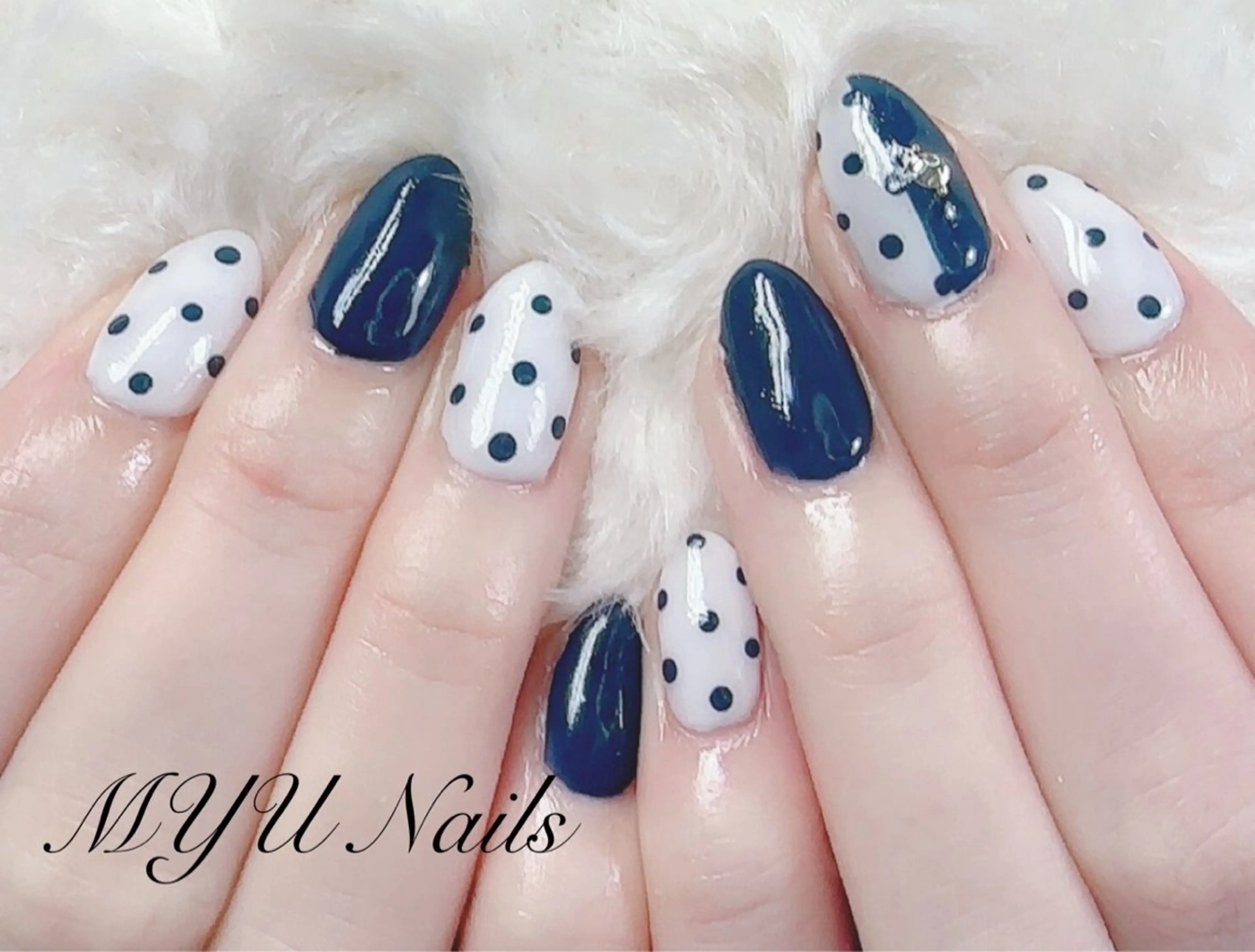 ネイル ドット ジェルネイル 持ち込み ニュアンスネイル ワンカラーネイル ハンドネイル ニュアンスネイル🌈 MYU Nailsのネイルデザイン
