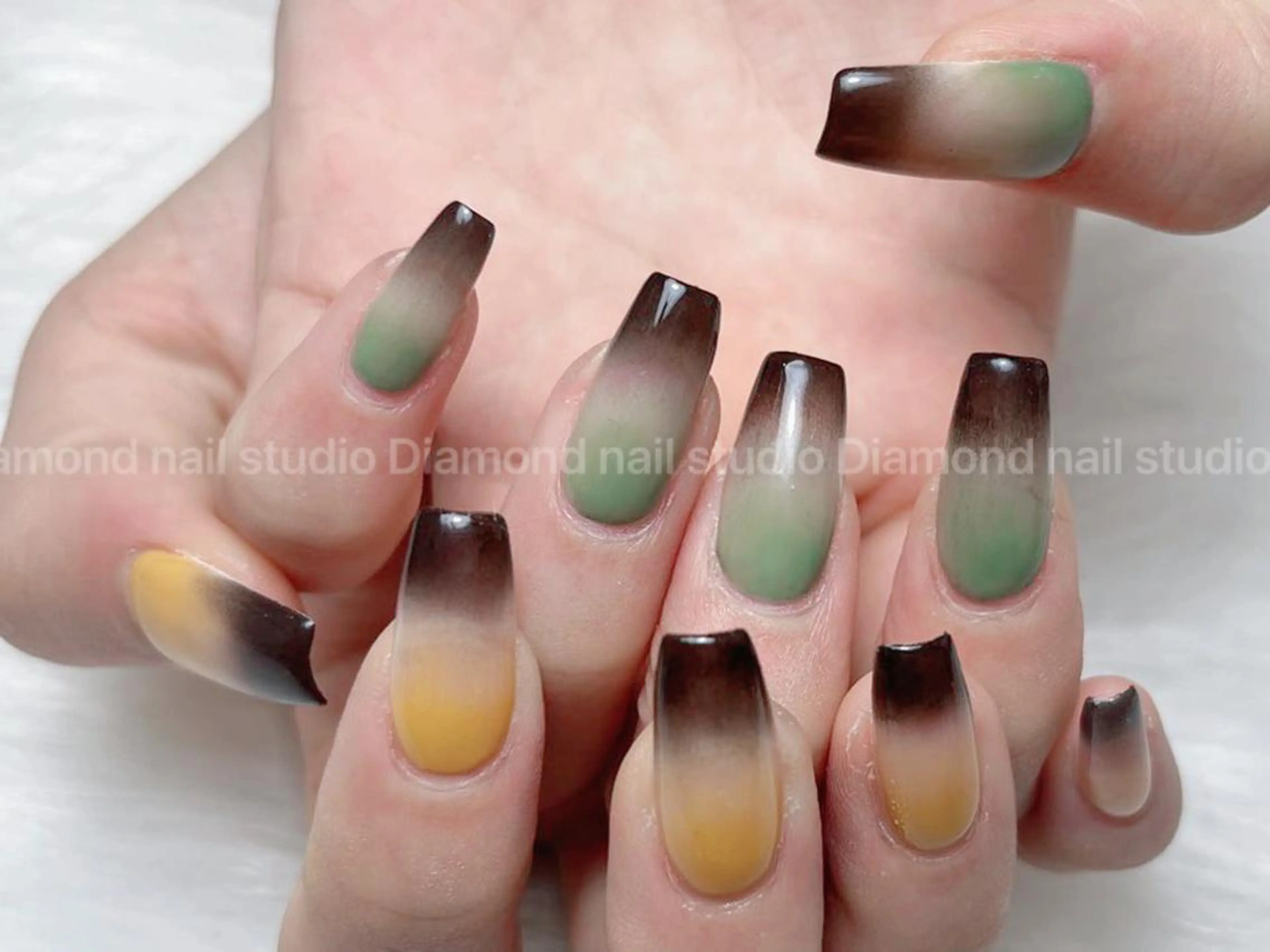 ミディアム ハンドネイル ハンドケア Plenty 🚢のネイルデザイン