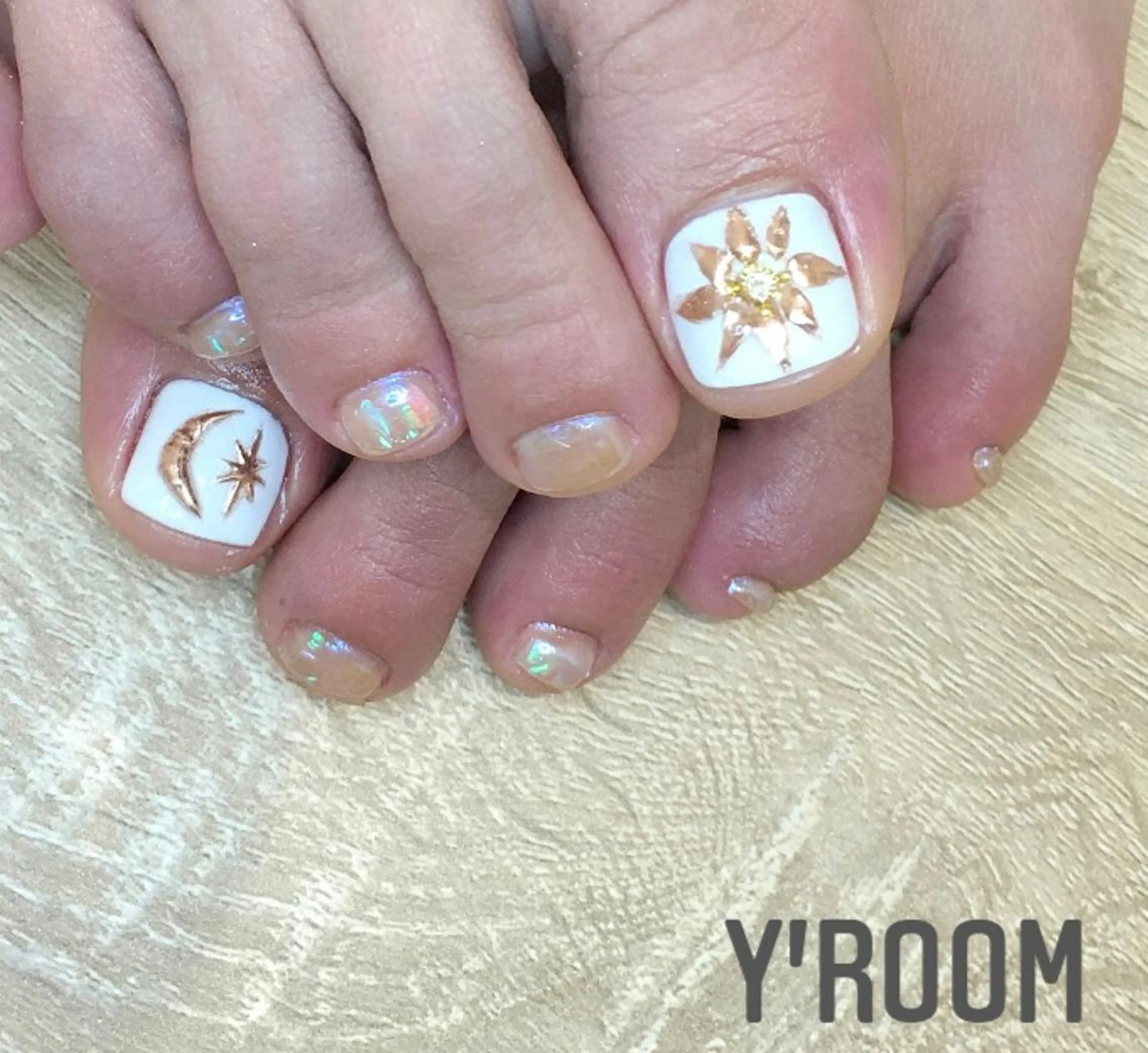ネイル アートネイル オーロラネイル フラッシュネイル フットネイル ジェルネイル YUKA （ネイリスト）のネイルデザイン