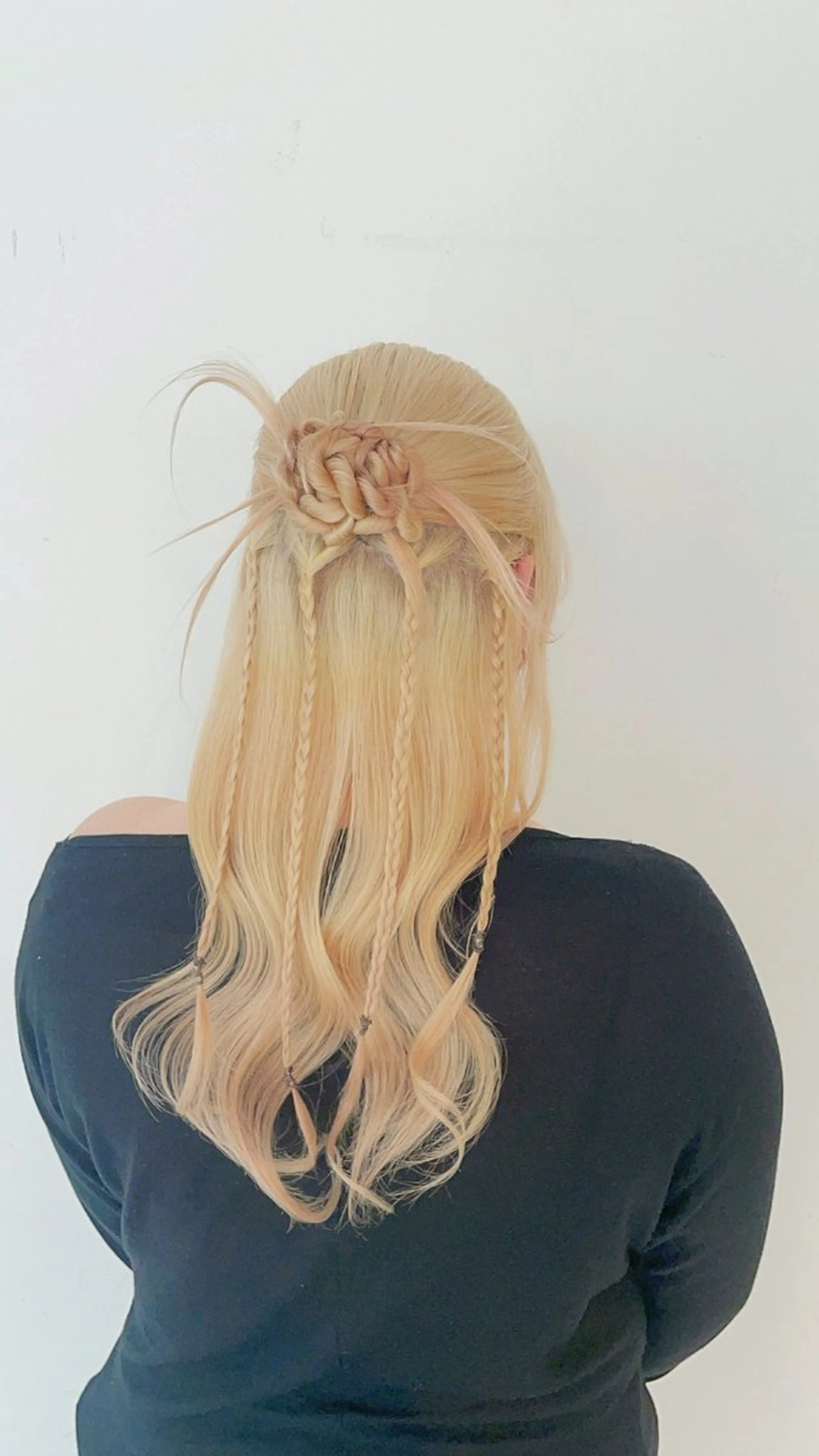 ヘアアレンジ 🦋ハイトーン×ア レンジ💫Leenaのヘアスタイル