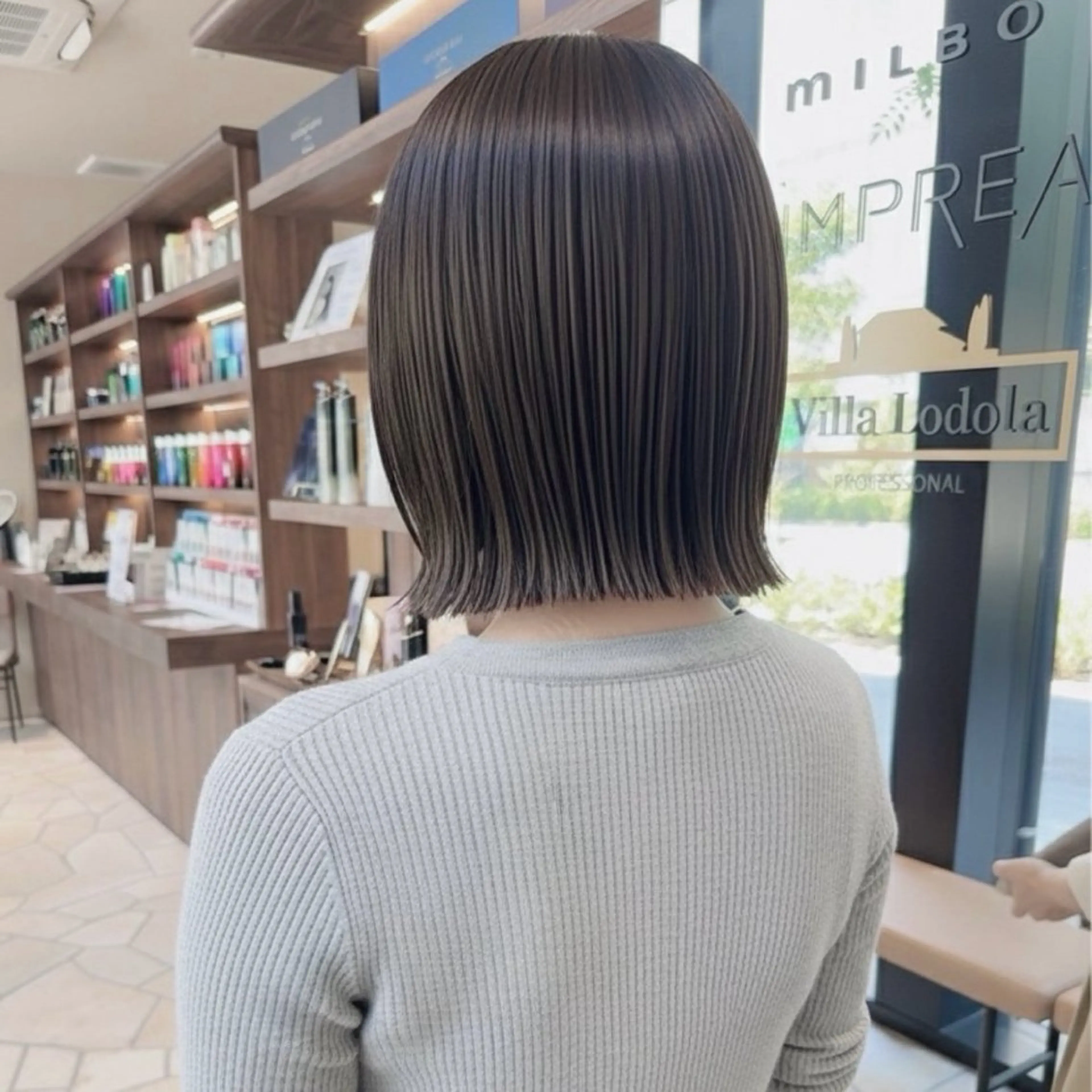 【✨ボブにしたい方✨️】カット➕オージュアトリートメント#切りっぱなし#前下がりボブ#外ハネの写真