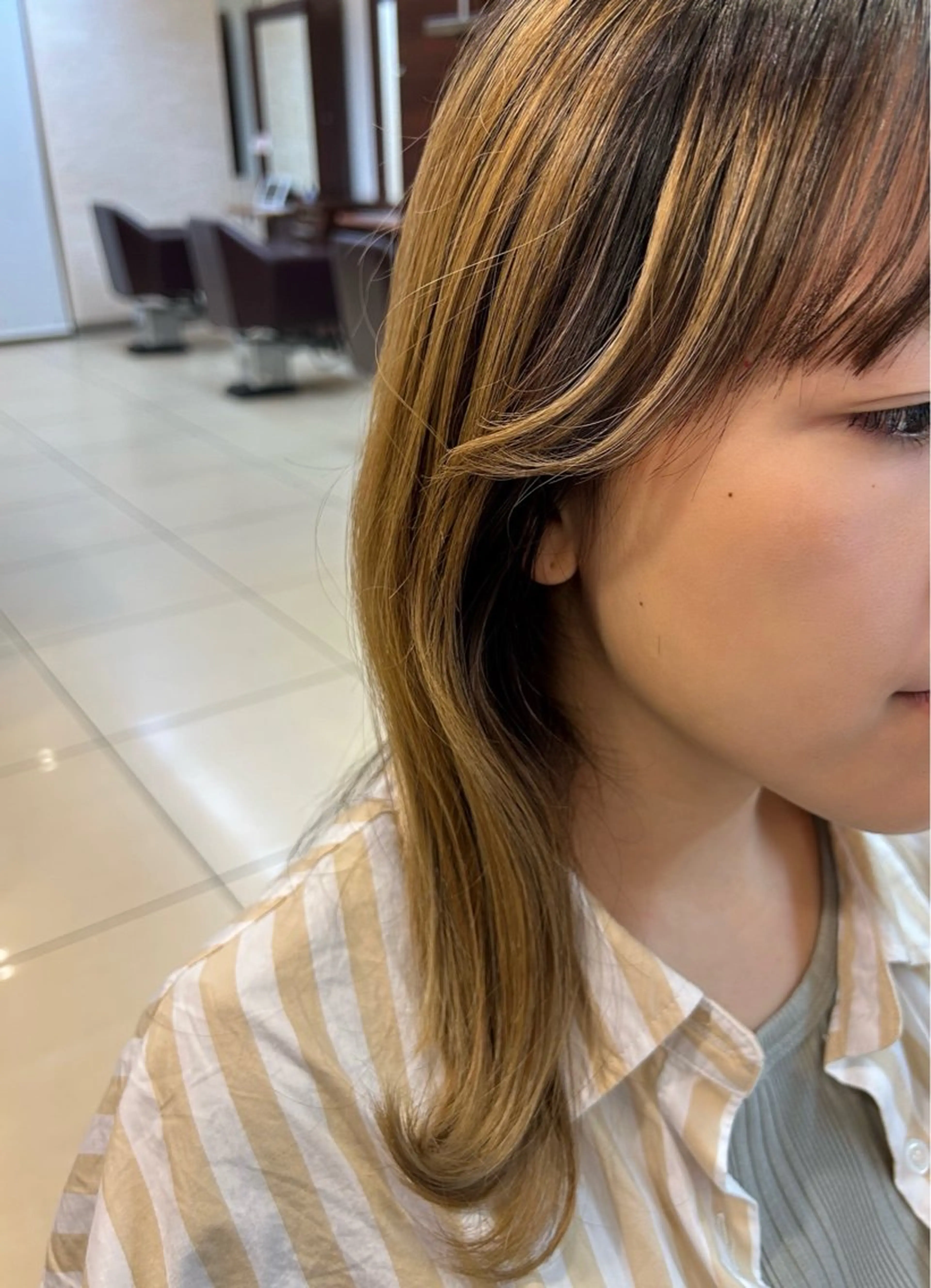 セミロング 三瓶 公子のヘアスタイル