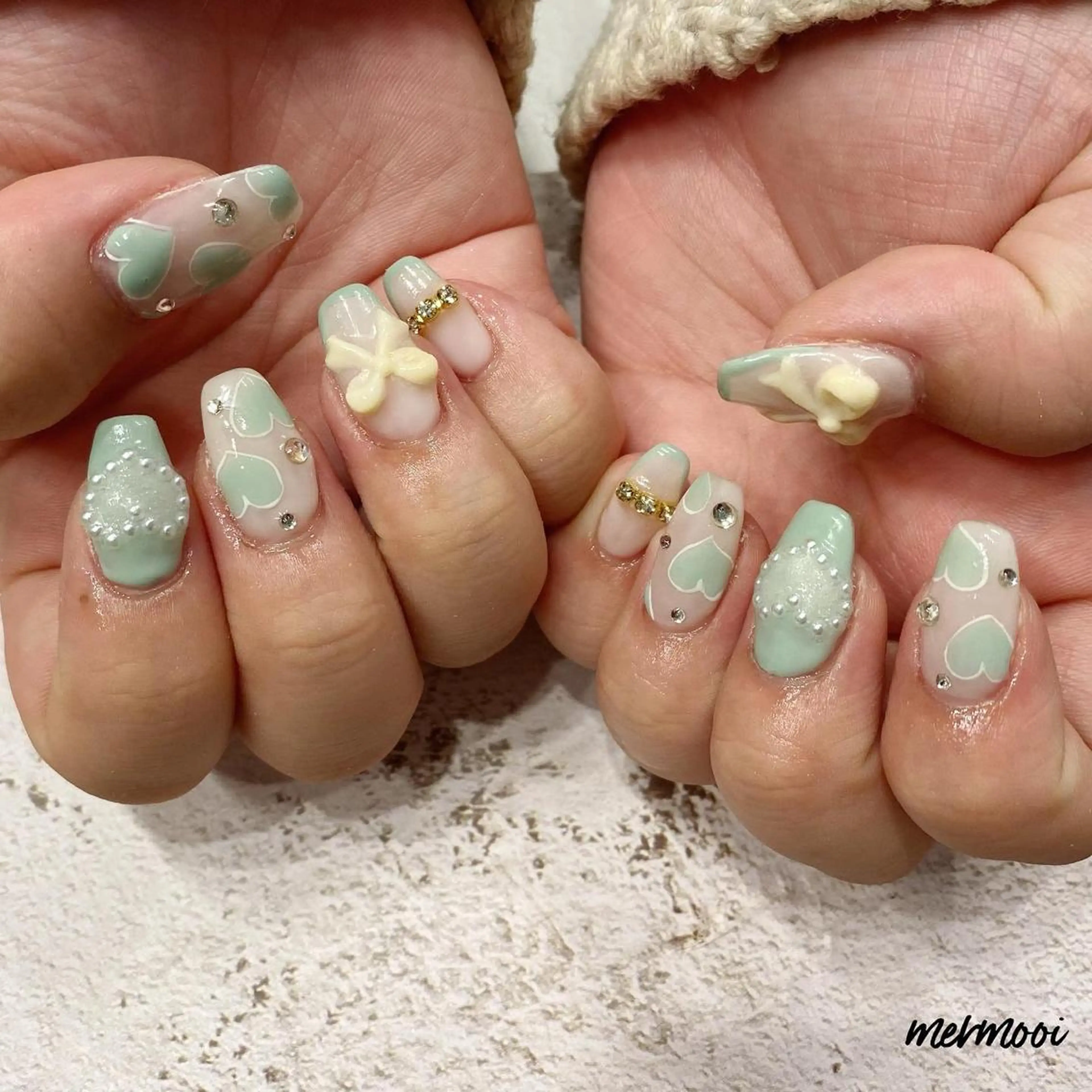 ネイル グリーン ハート キラキラネイル 韓国ネイル ロングネイル melumooi nailのネイルデザイン