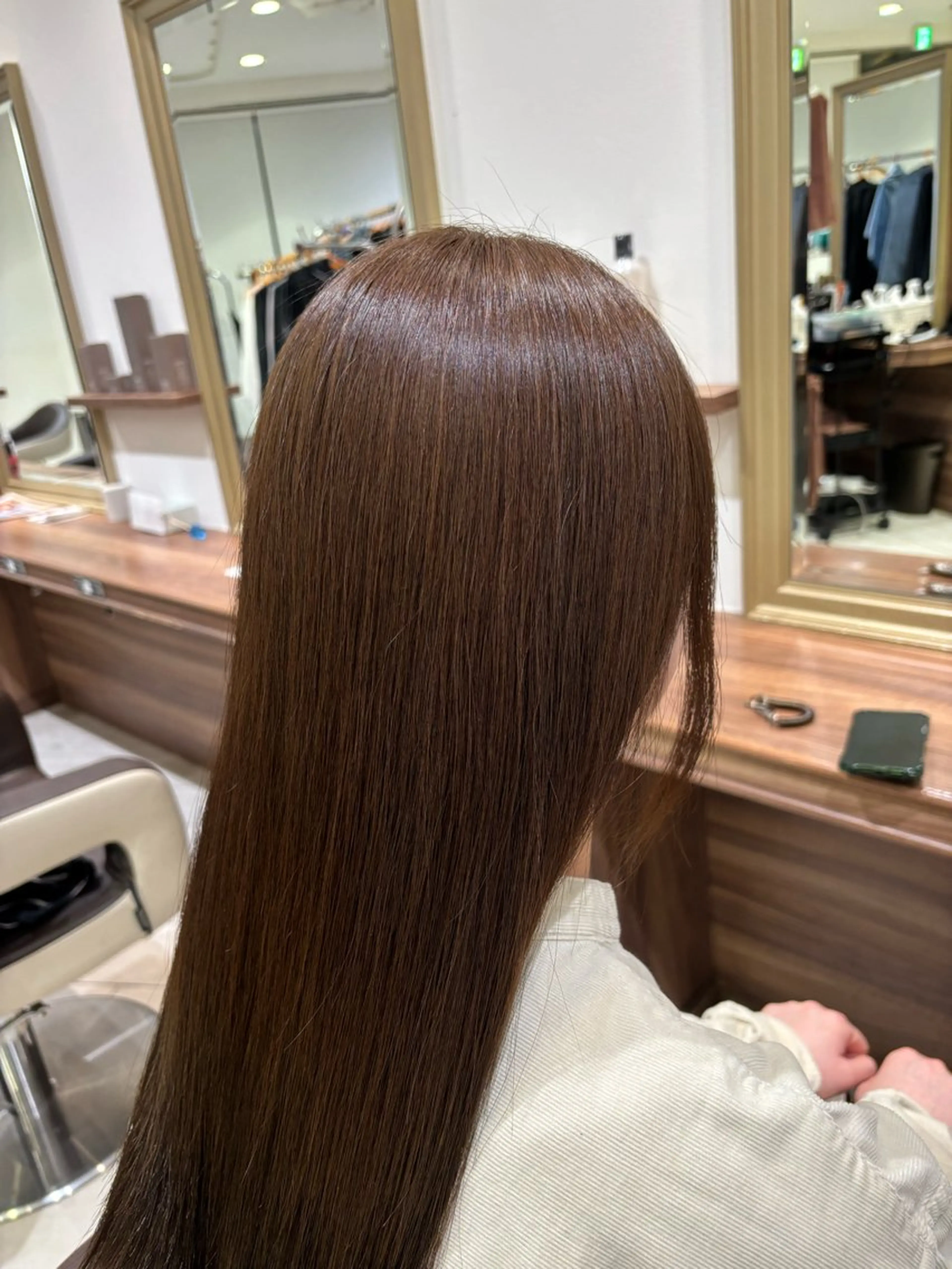 カラー 根本 弥英のヘアスタイル