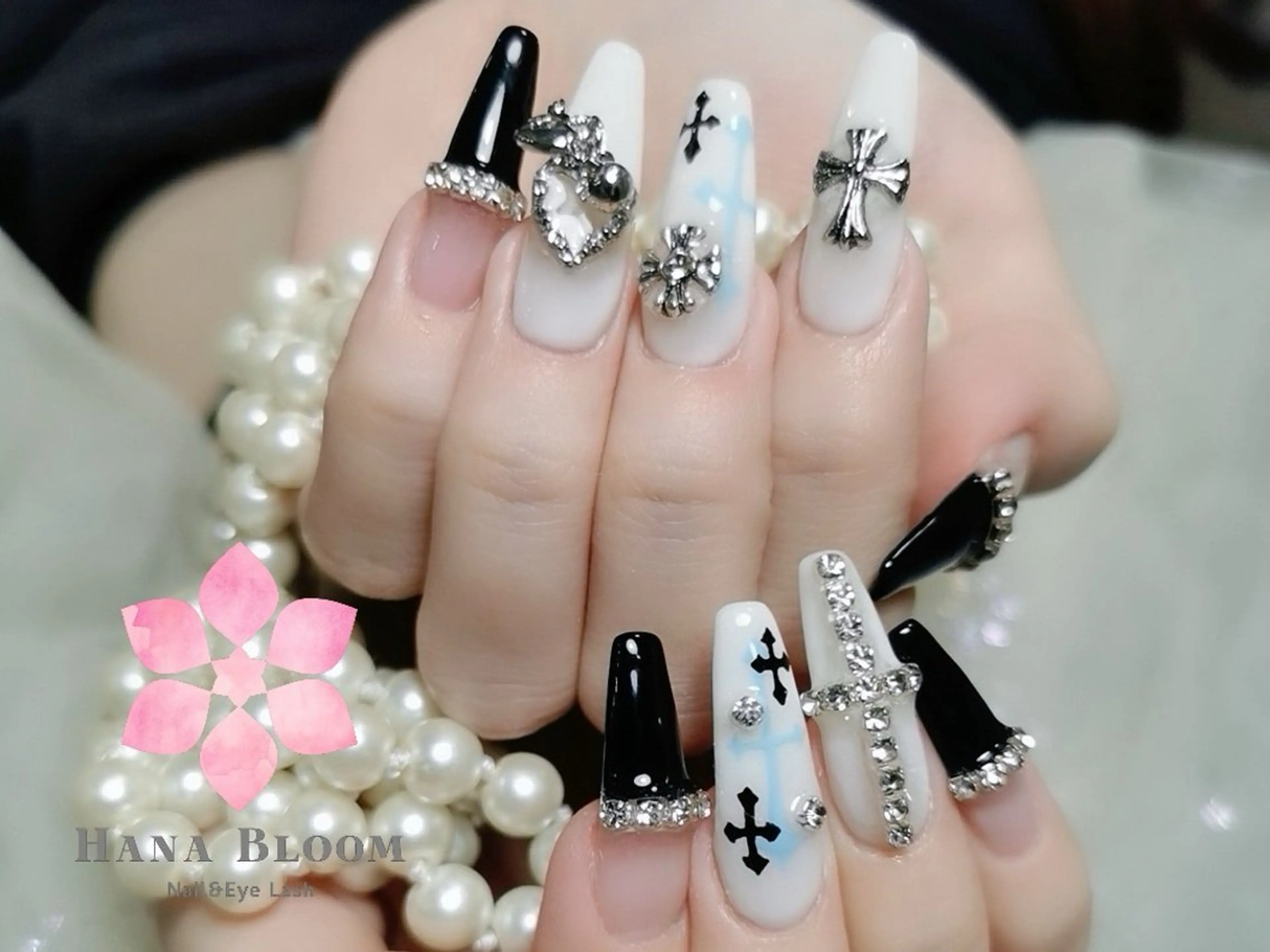ネイル フレンチネイル ジェルネイル グラデーション ラメ(グリッター) マグネットネイル ハンドネイル ハンドケア Hana Bloom Nail Salonのネイルデザイン