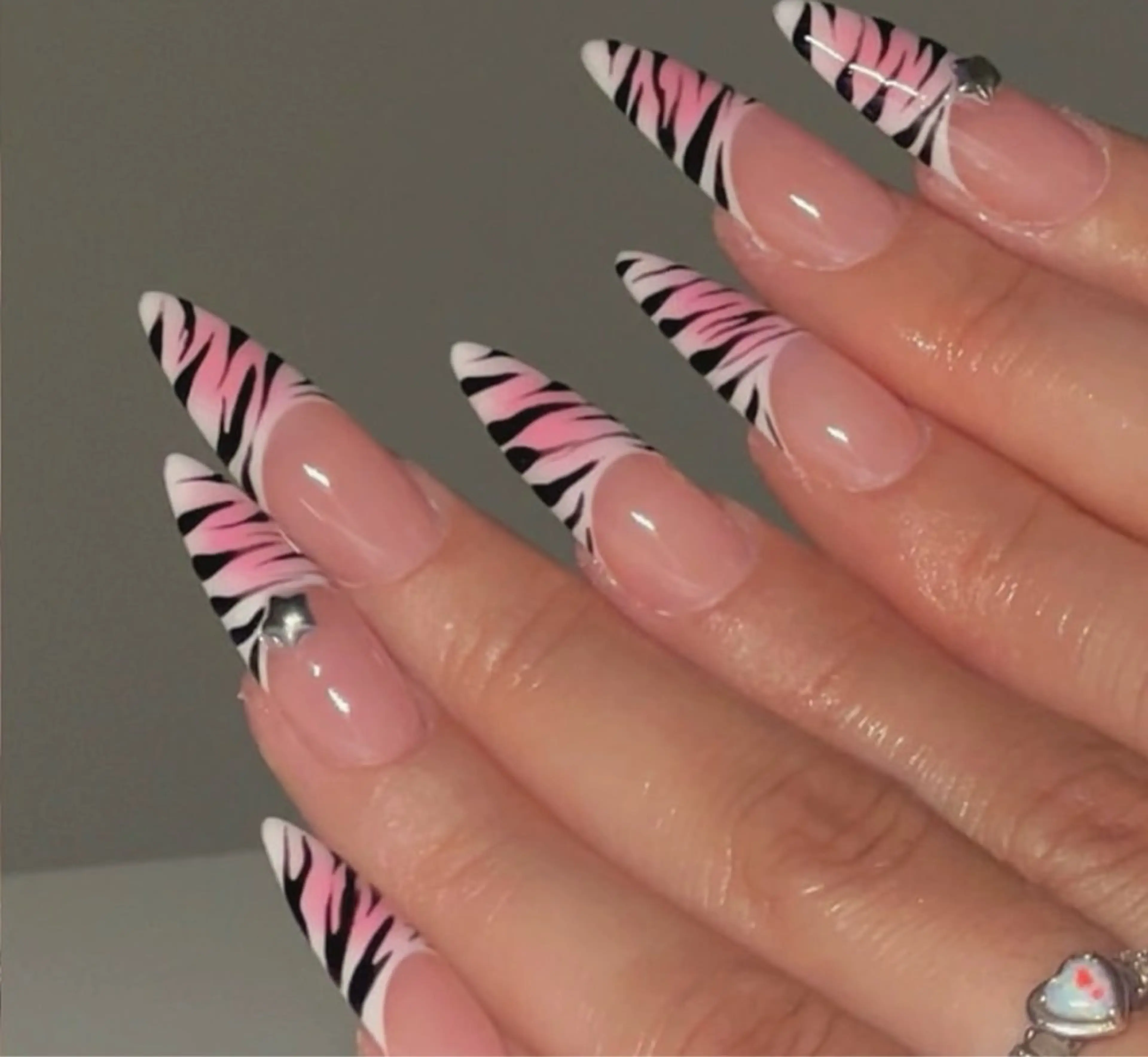 ネイル ネイリスト ハンのネイルデザイン