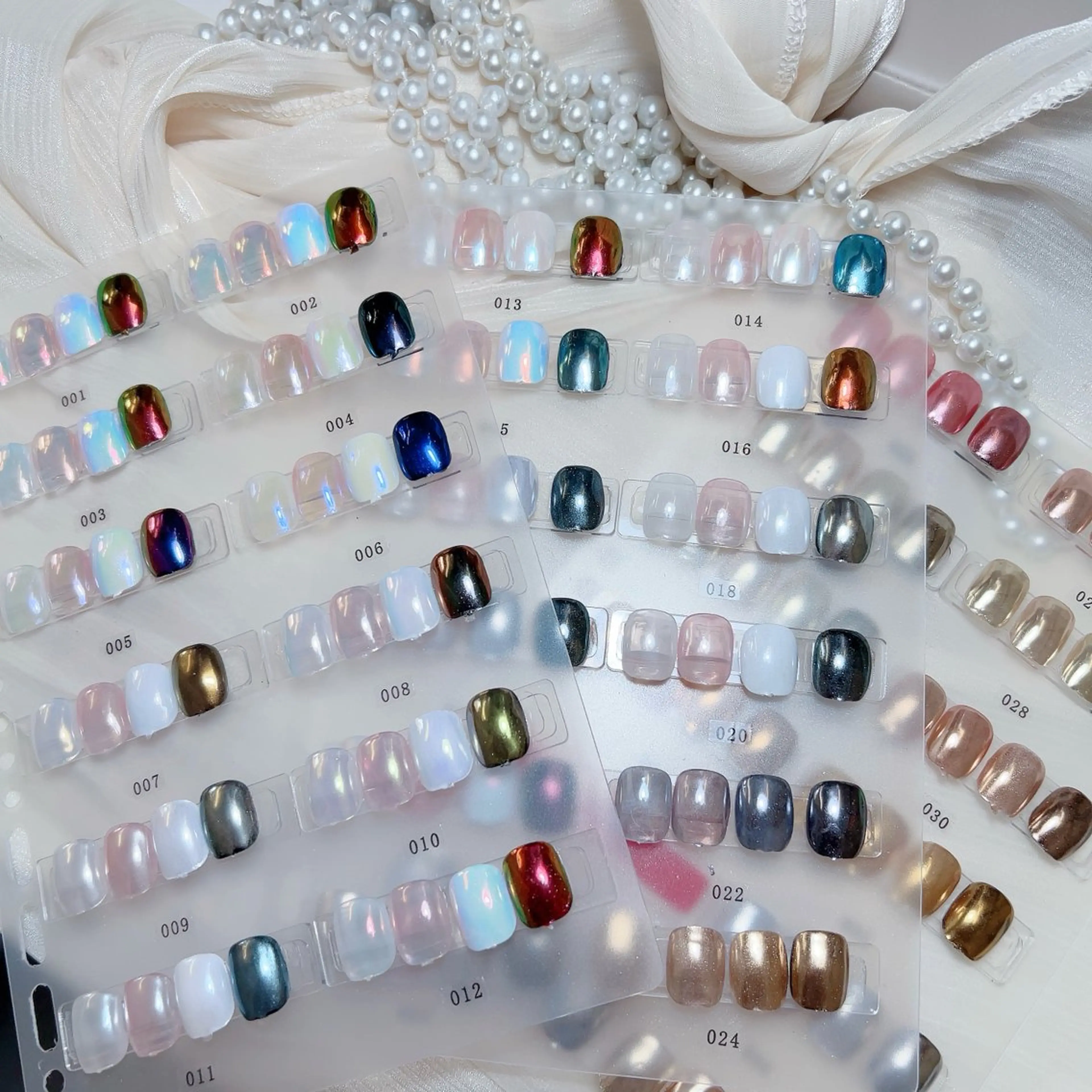 ネイル オーロラネイル フレンチネイル ジェルネイル ガラスフレンチ グラデーション ハンドネイル M🌷nail 長さだし専門店のネイルデザイン