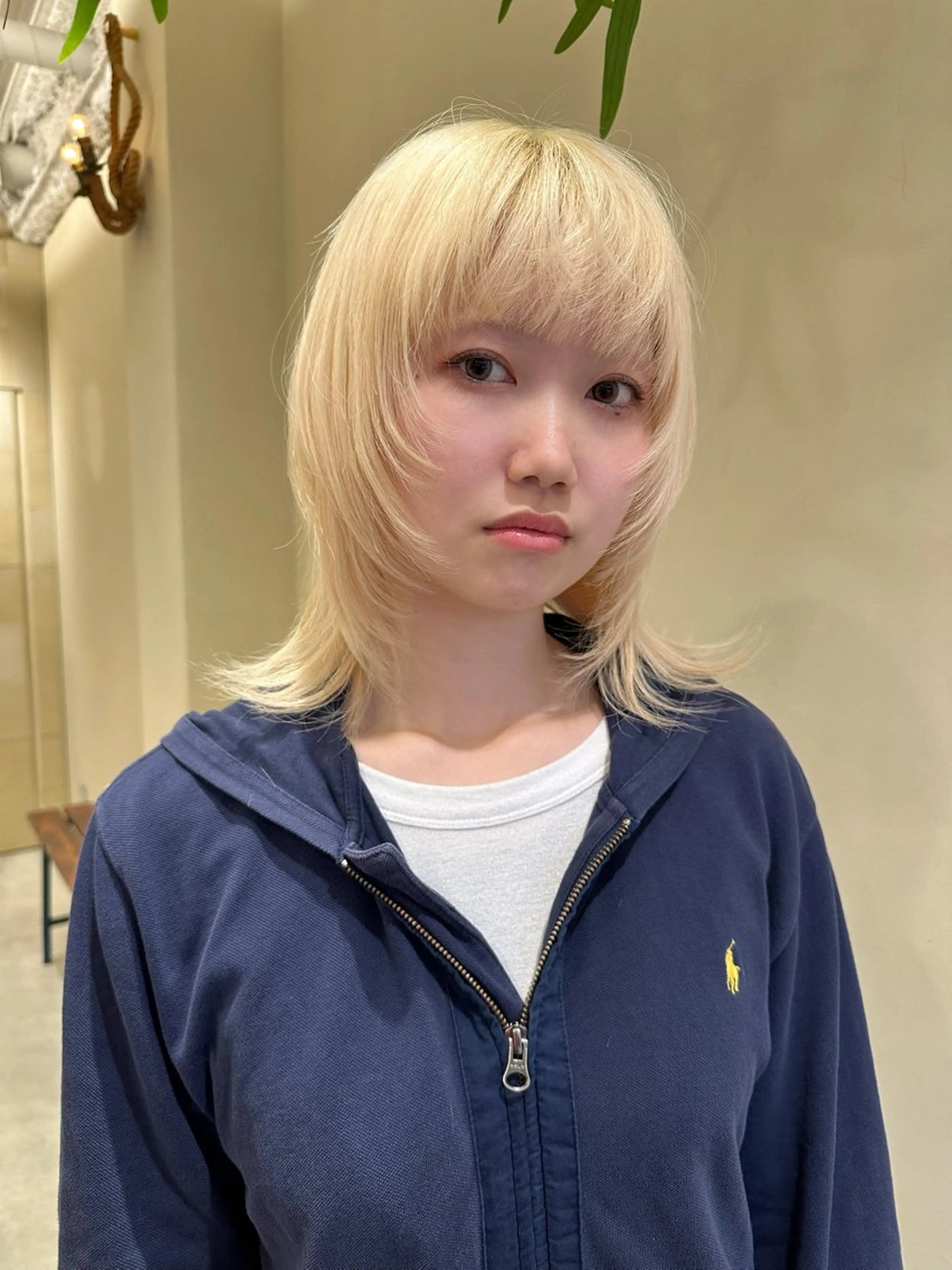 ショート カラー ヘアアレンジ ブロンド レイヤーカット 梅田/ベージュカラー /ブリーチカラーのヘアスタイル